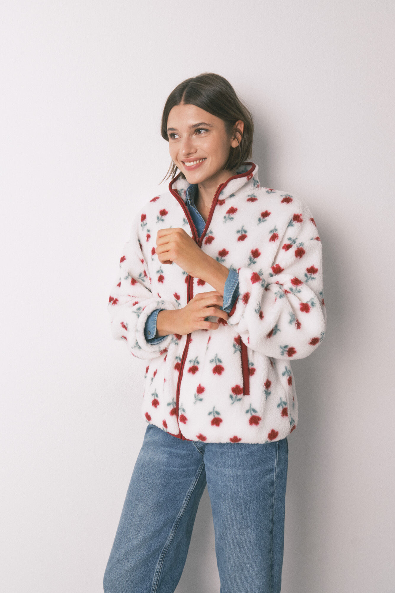 Women'secret Bata de tejido de borrego floral blanco