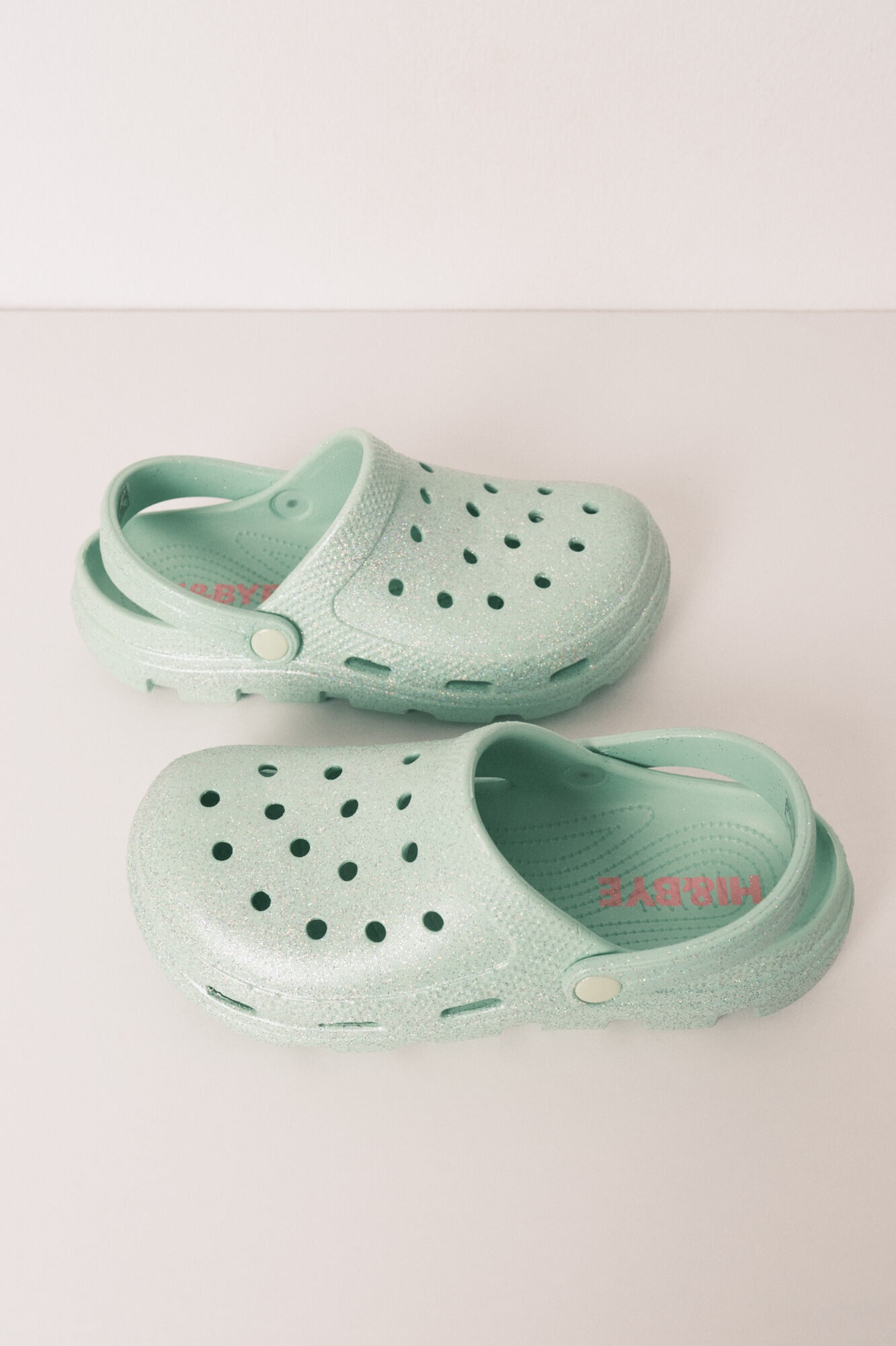 HI&BYE Zueco de plataforma de goma verde brillante verde