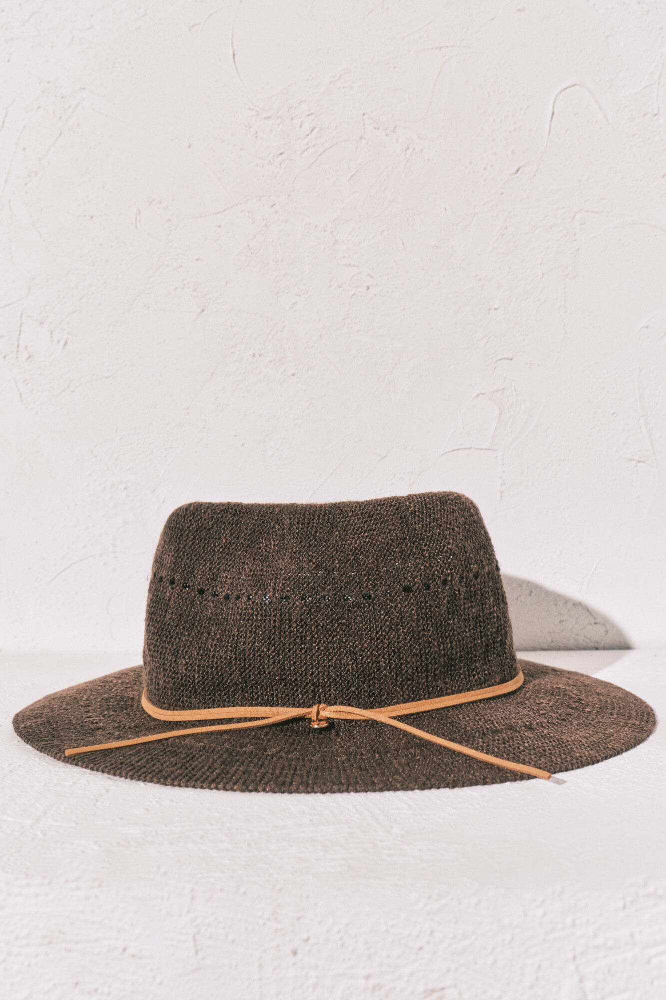 Women'secret Sombrero efecto raffia marr&oacute;n