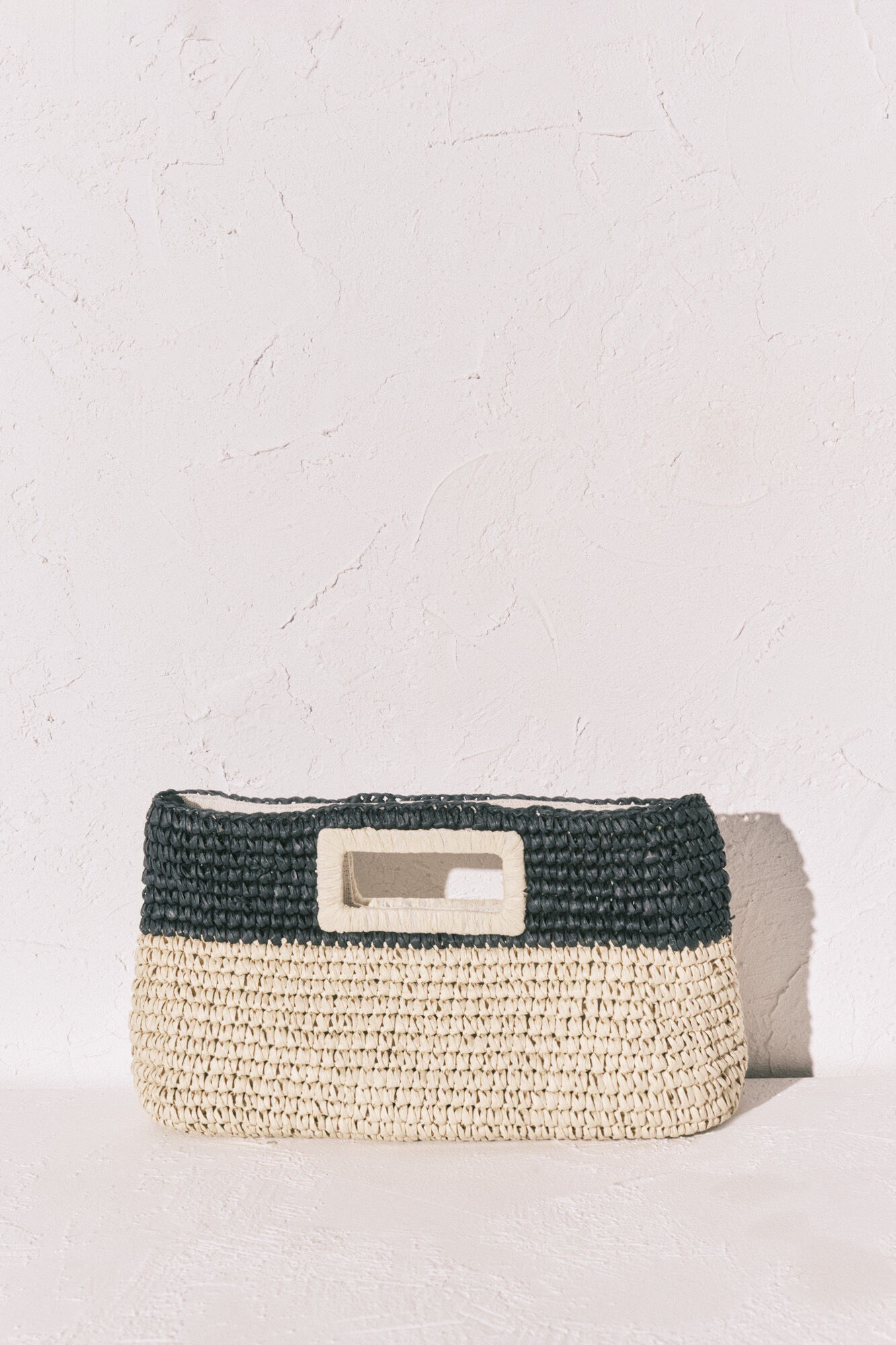 Women'secret Bolsa mediana de rafia natural y negro caf&eacute;