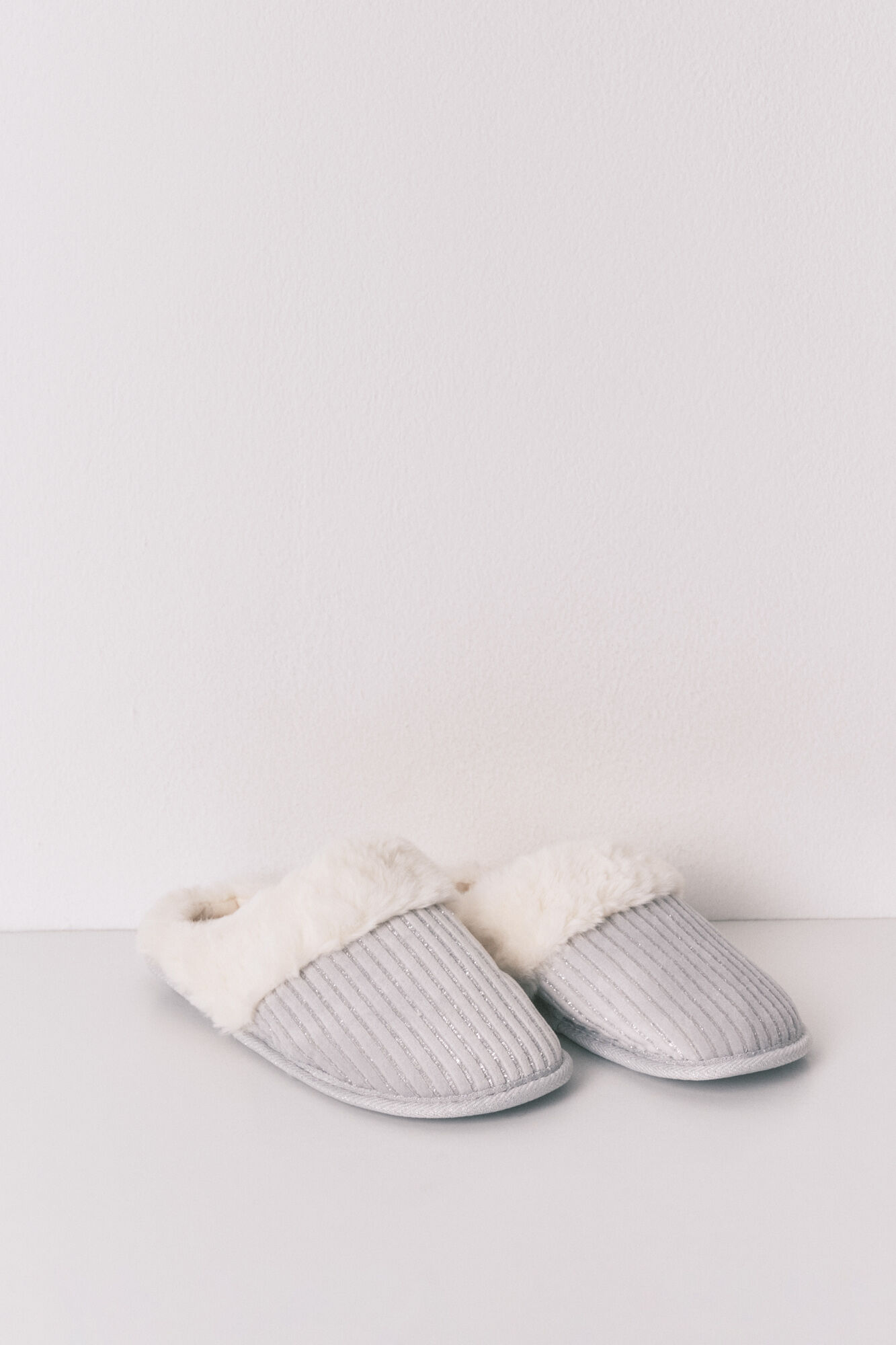 Women'secret Pantuflas para casa de pelo de l&uacute;rex gris gris