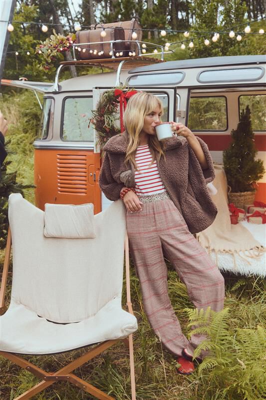 Women'secret Bata short tipo poncho de borrego de Snoopy marr&oacute;n