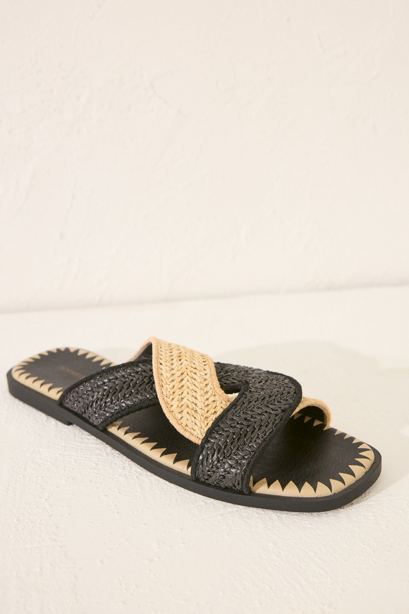 Women'secret Chanclas de rafia negra con tirantes cruzadas negro