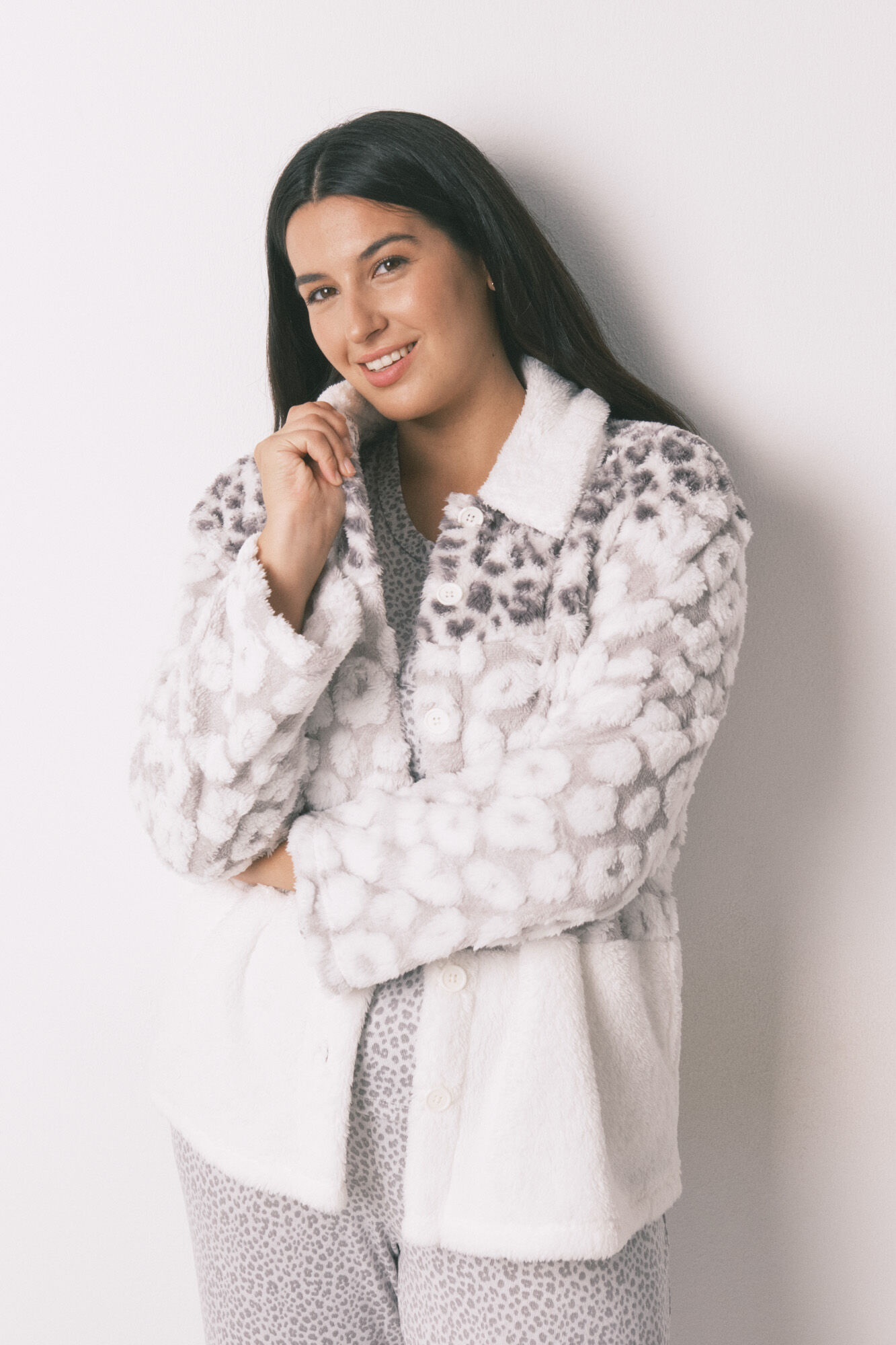 Women'secret Bata short de borrego con animal print tricolor