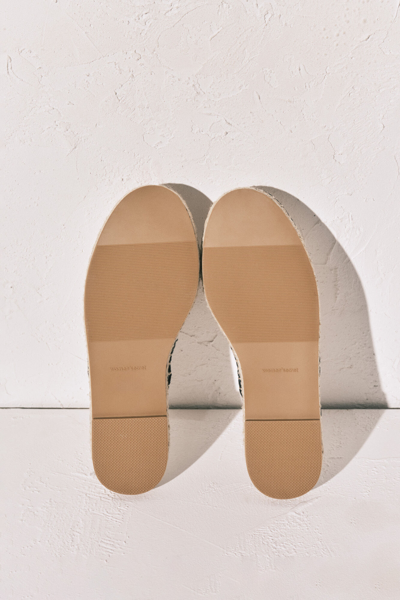 Women'secret Alpargata mule bicolor caf&eacute;