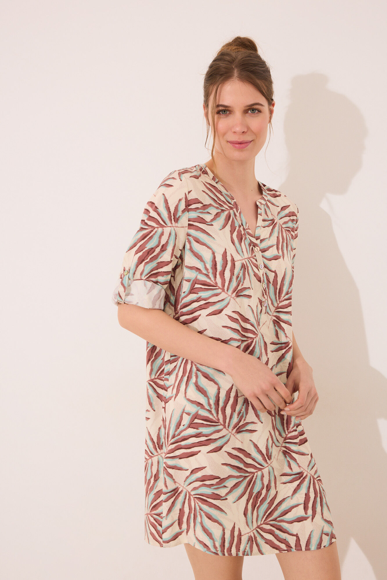 Women'secret Playera de dormir short con estampado de hojas marfil