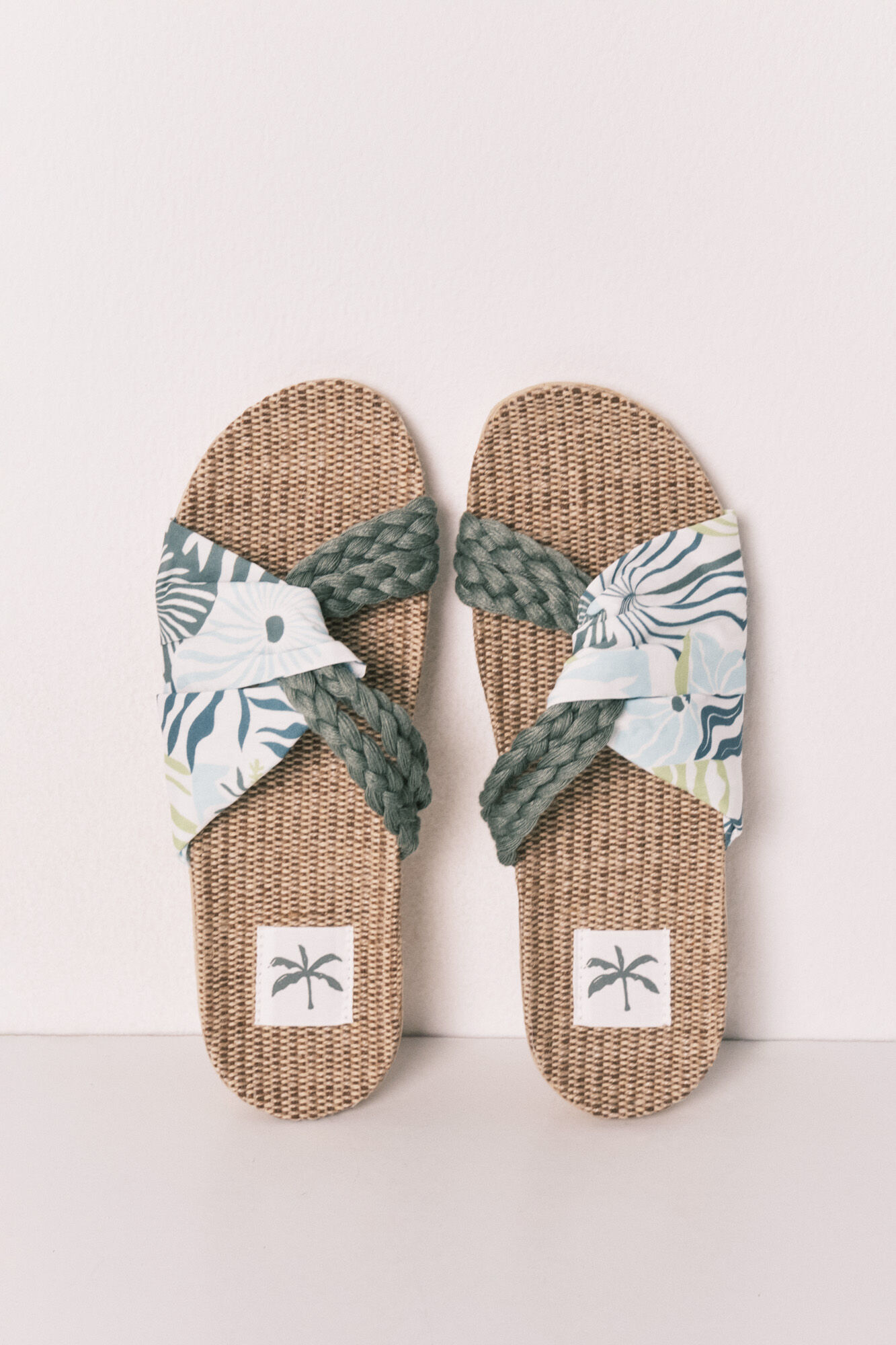 Women'secret Sandalias de tiras trenzadas y estampadas kaki