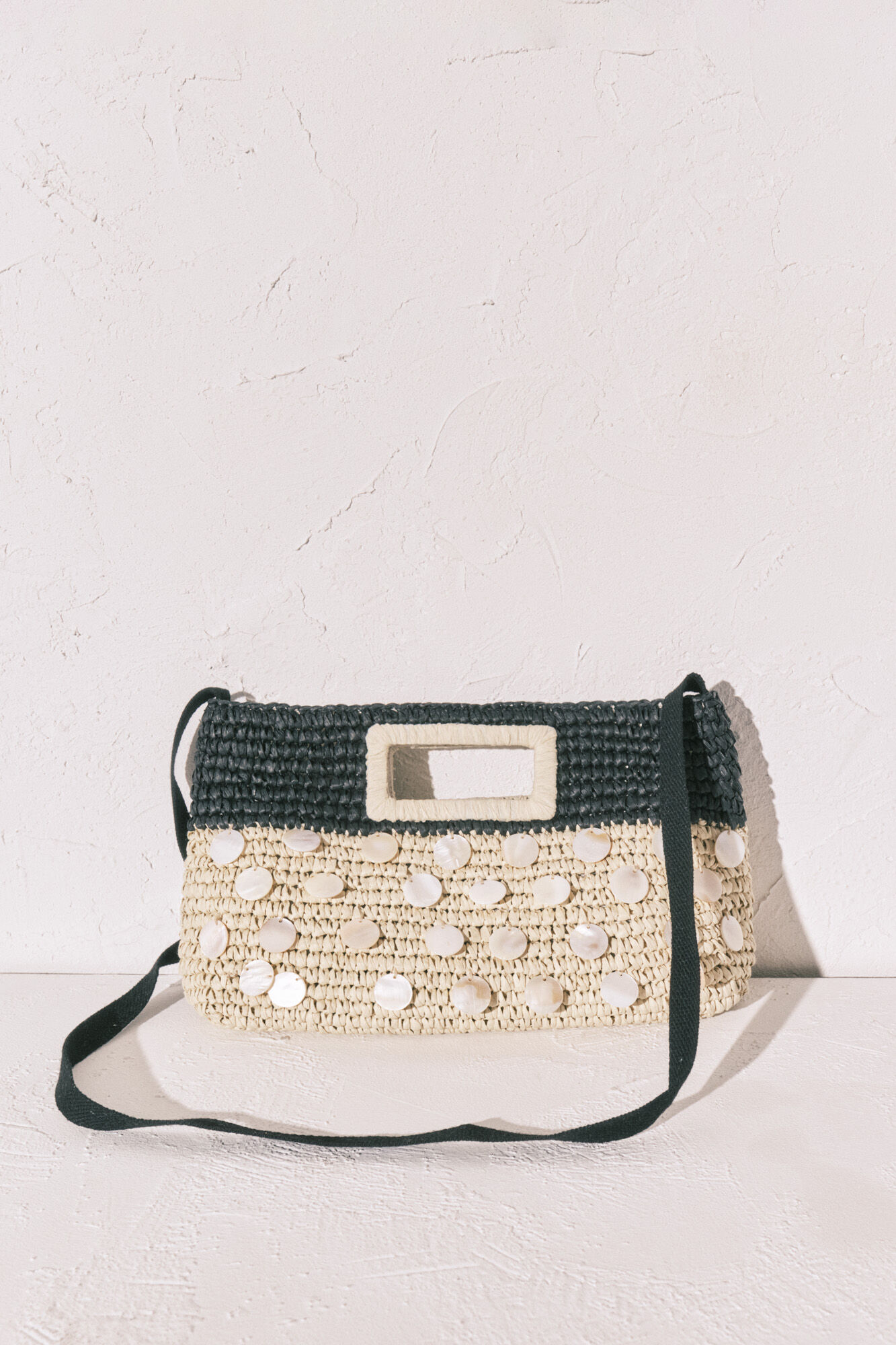Women'secret Bolsa mediana de rafia natural y negro caf&eacute;