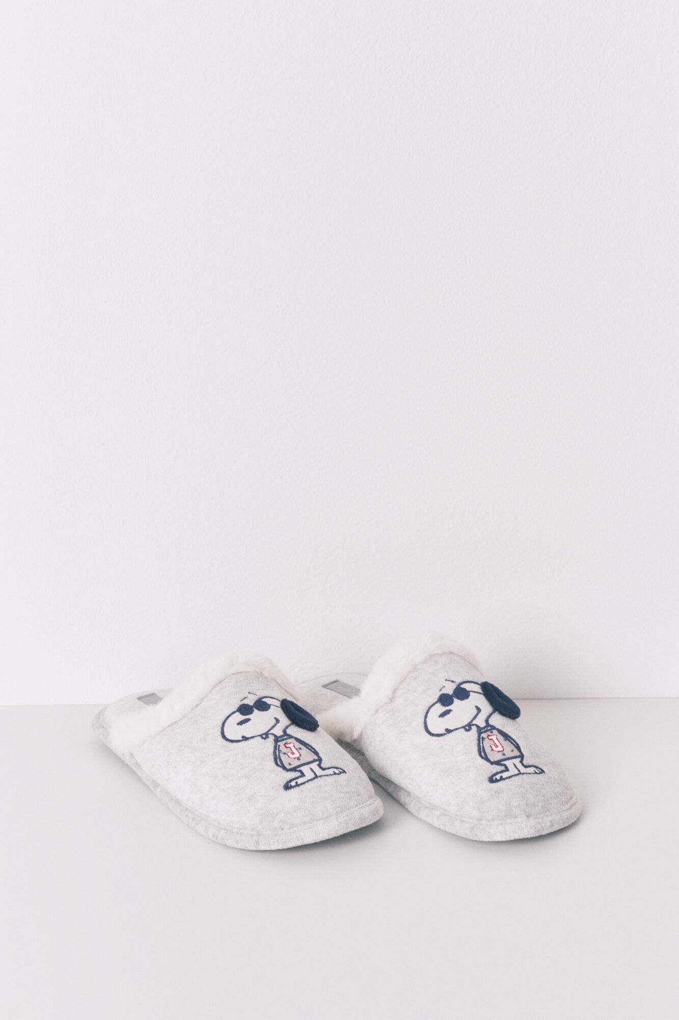Women'secret Pantuflas para casa de Snoopy de color gris oscuro gris