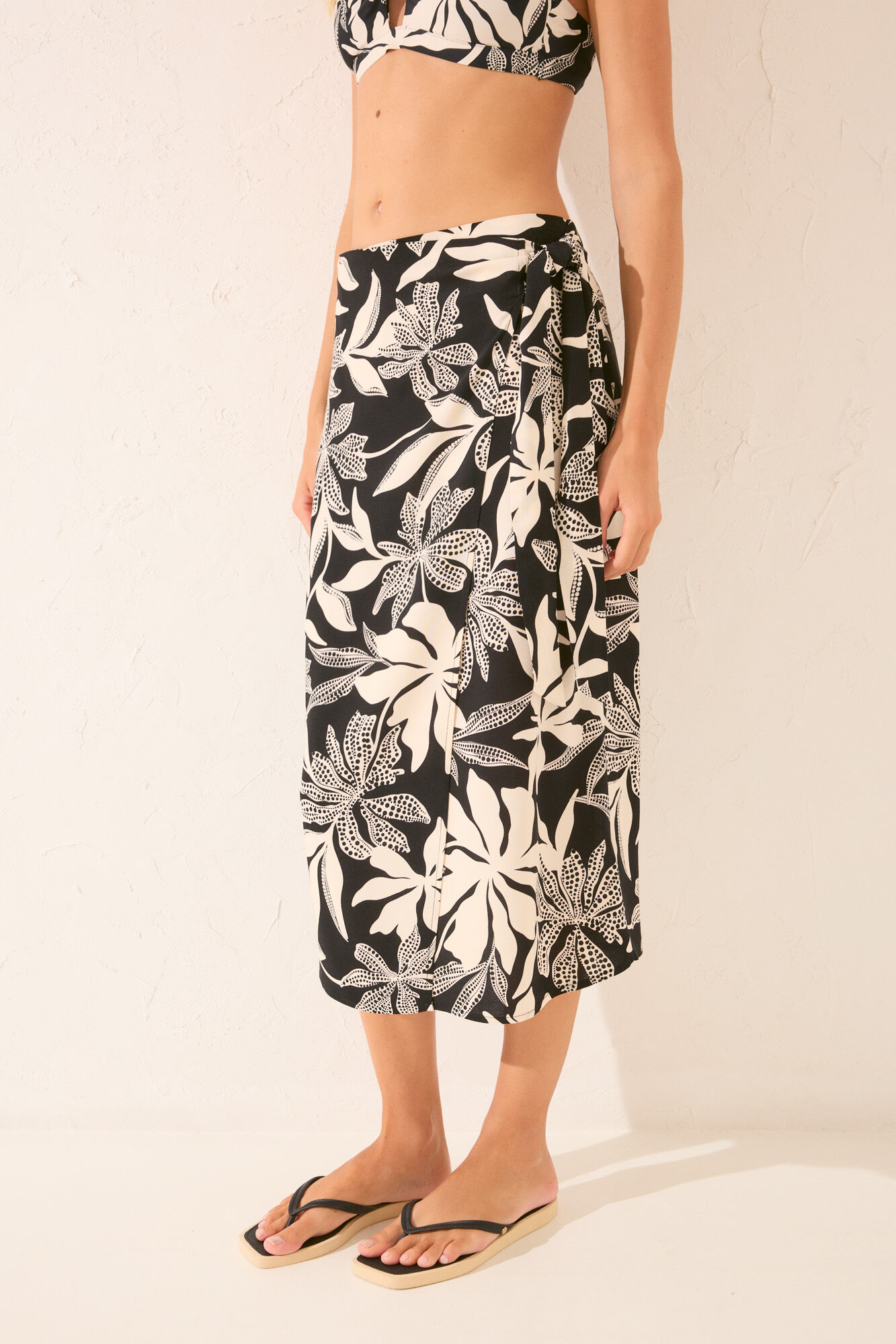 Women'secret Pareo midi con estampado floral negro