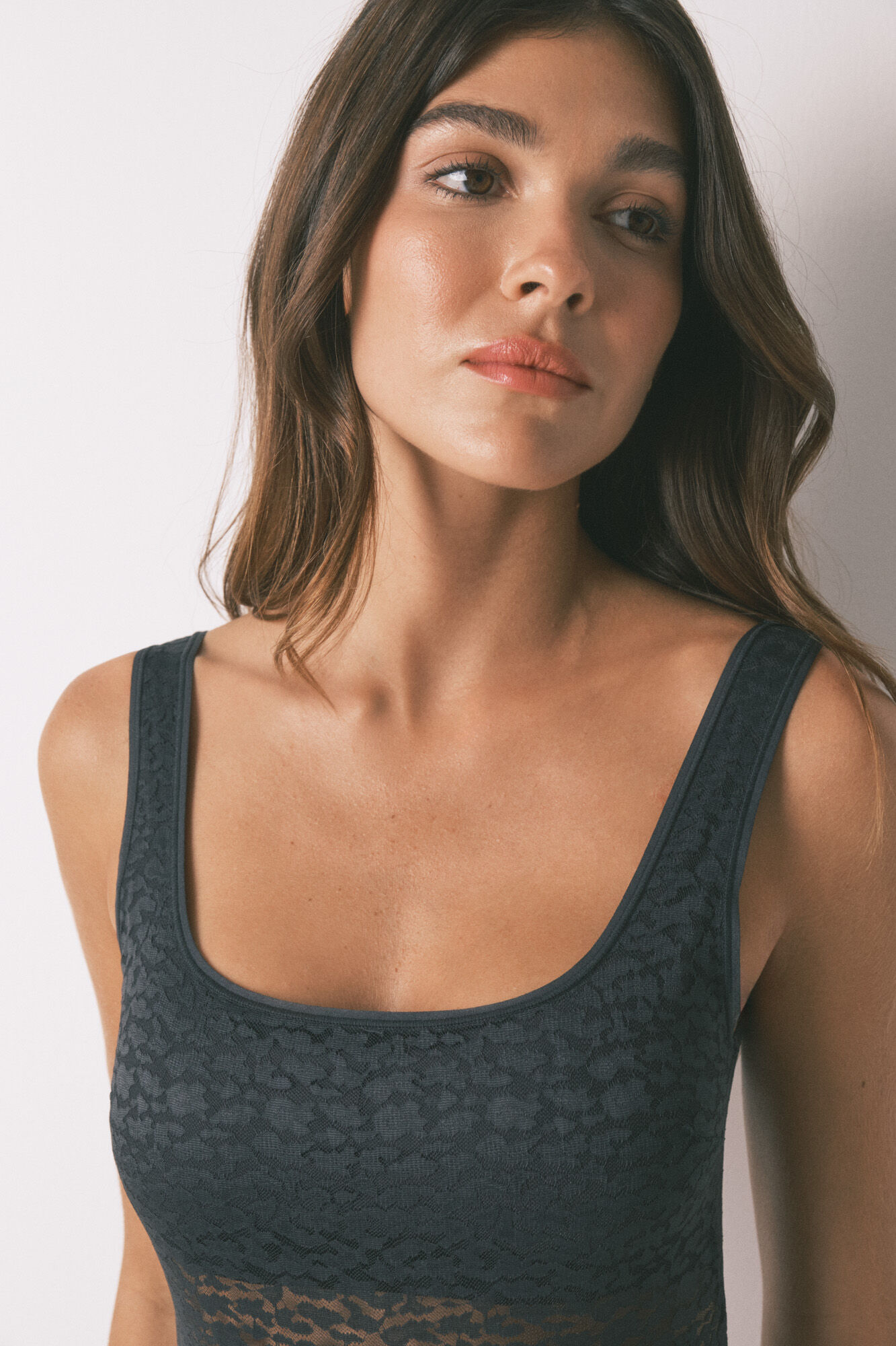 Women'secret Body de encaje con estampado animal gris gris