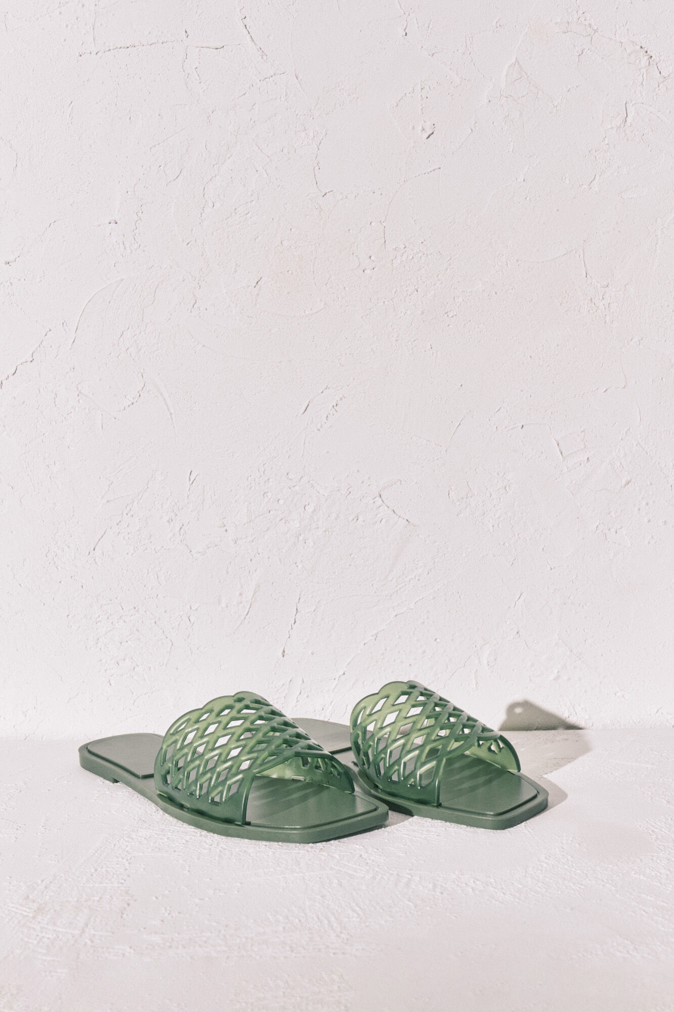 Women'secret Sandalias planas jelly verde kaki