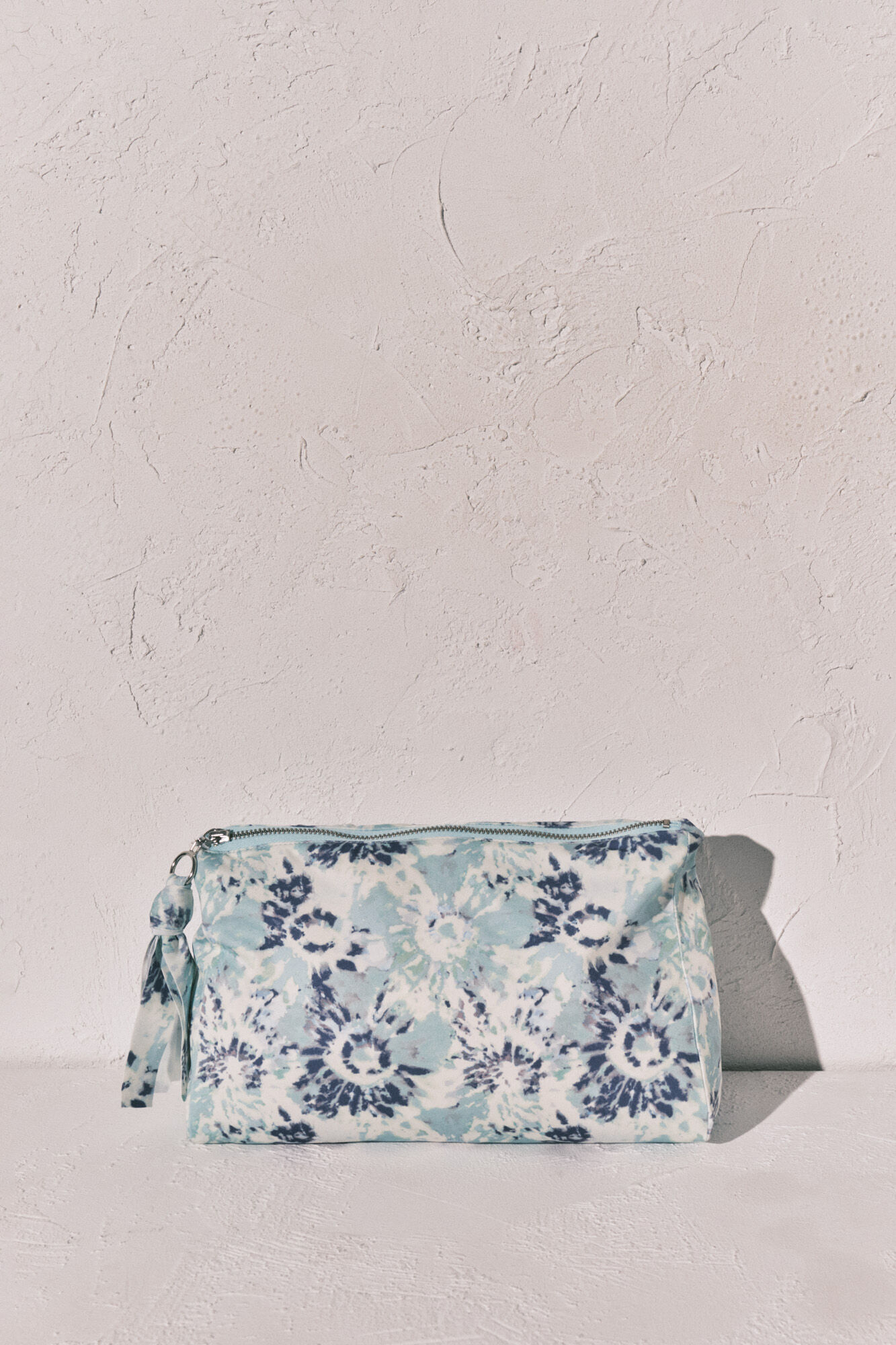 Women'secret Bolsa impermeable Tie Dye para traje de ba&ntilde;o verde estampado