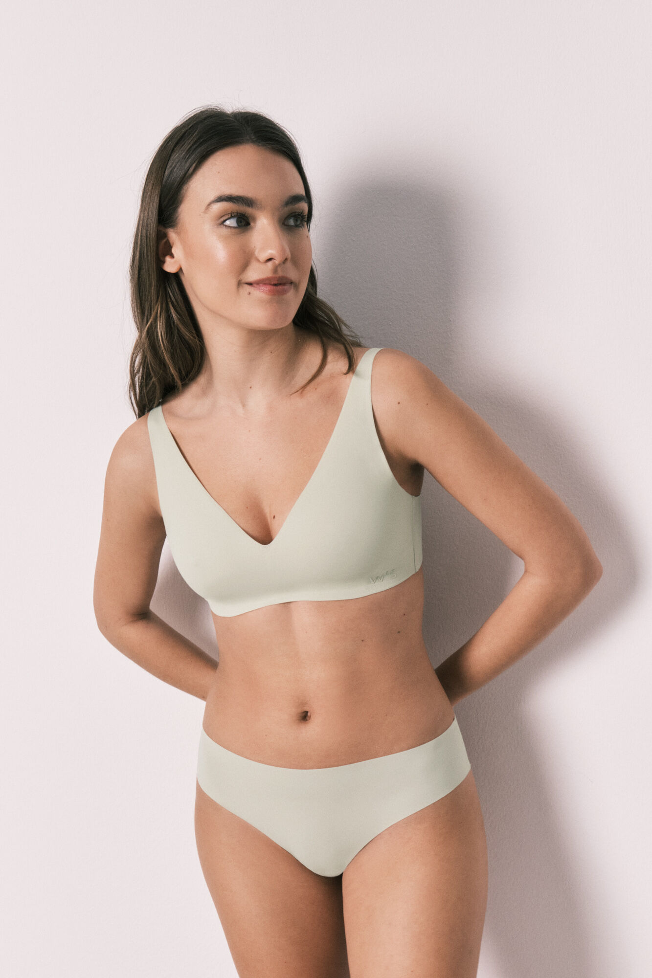 Women'secret Tanga de microfibra sin costuras verde