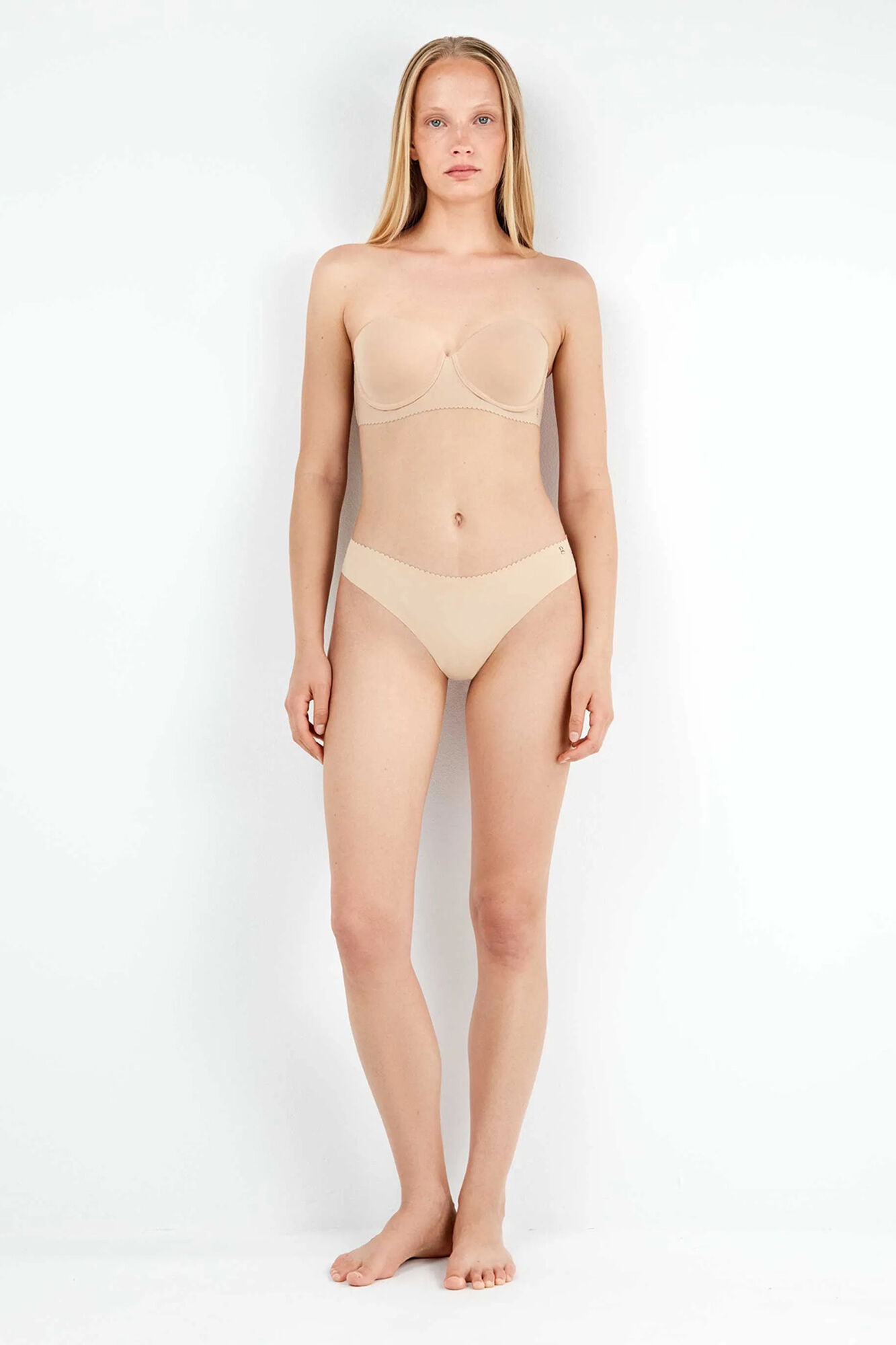 Gisela Panty cl&aacute;sica invisible de microfibra caf&eacute;