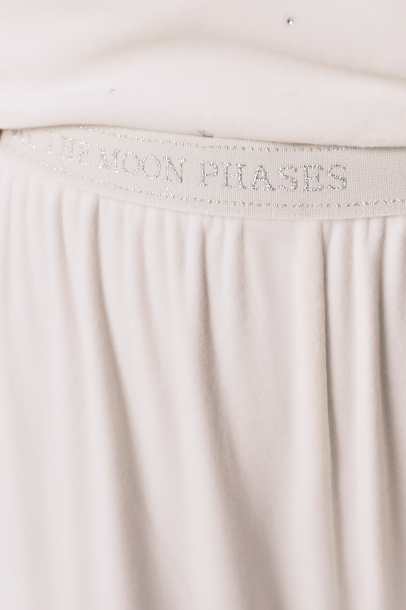 Women'secret Pijama larga en suave terciopelo blanco brillante. marfil