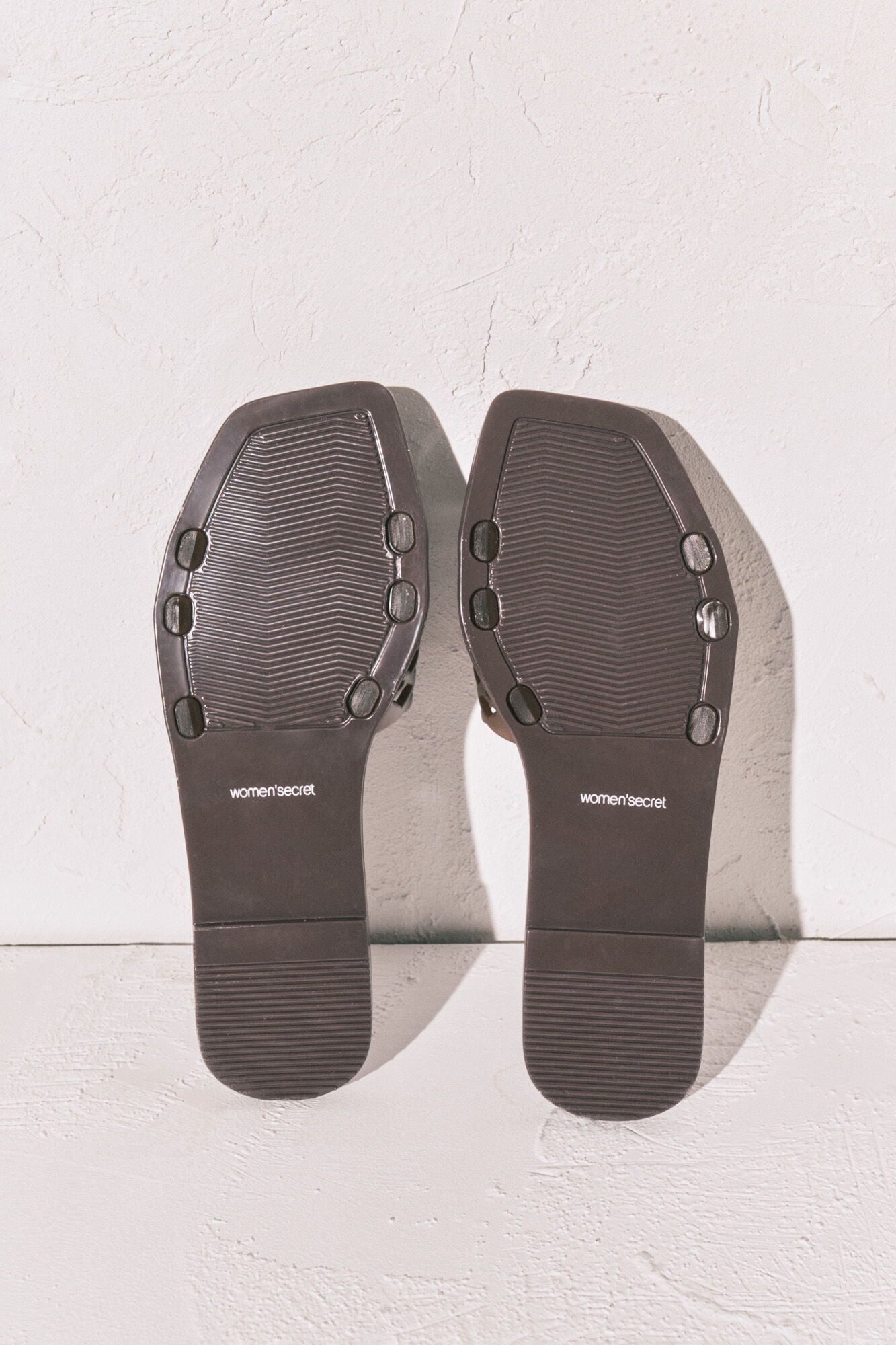 Women'secret Sandalias planas jelly caf&eacute; caf&eacute;