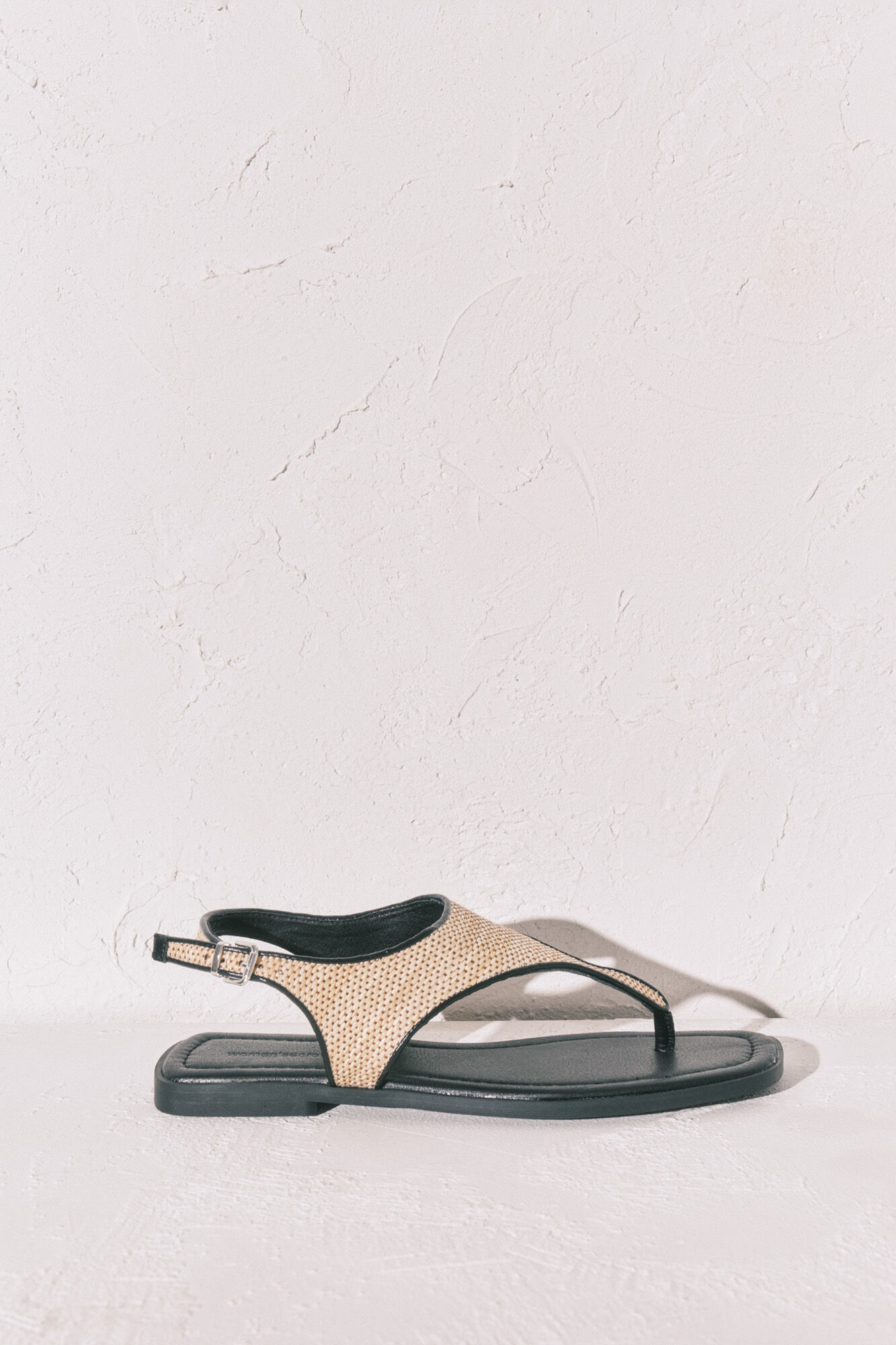 Women'secret Sandalias planas de dedo de rafia negro
