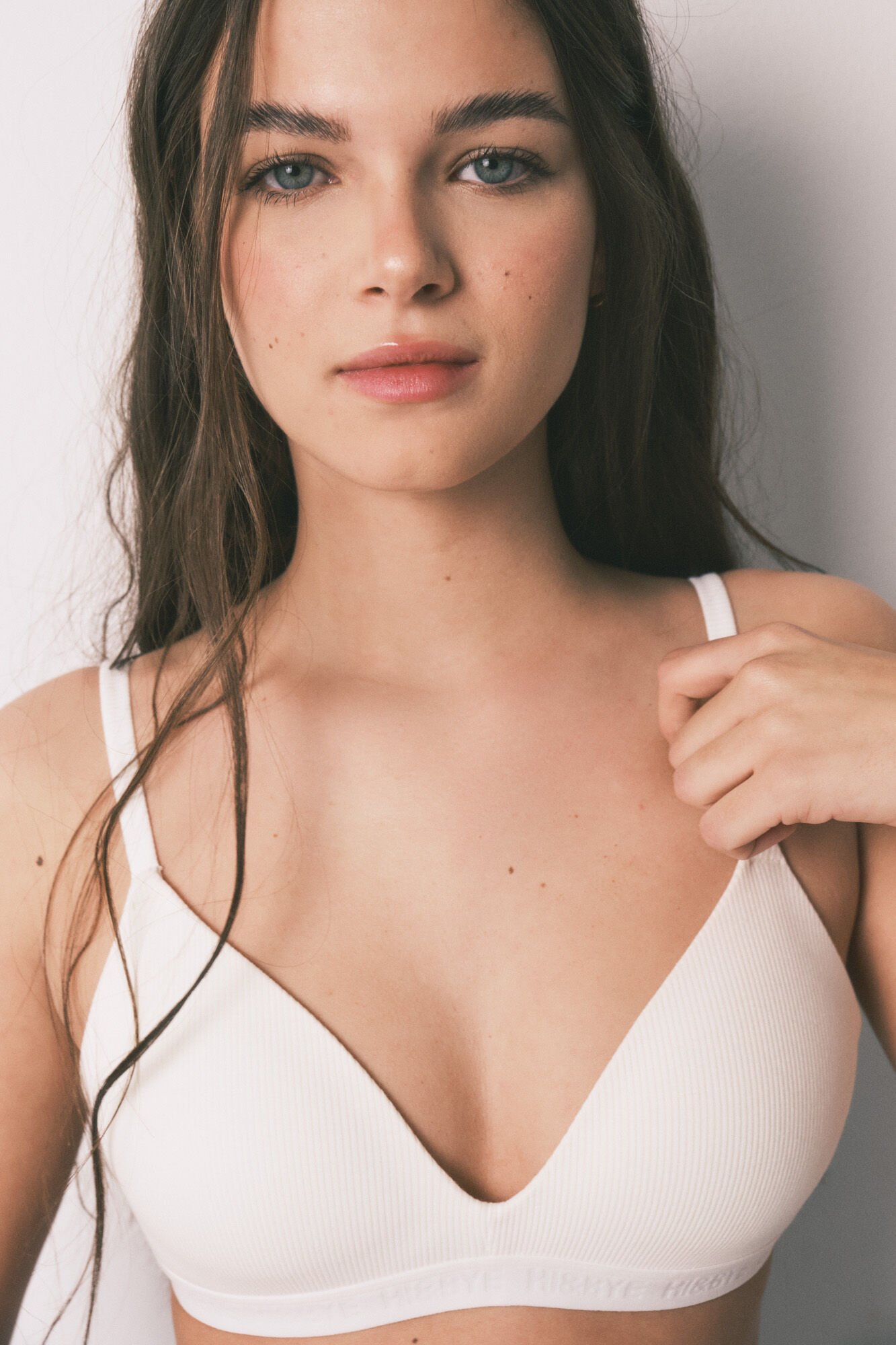 HI&BYE Brasier triangular con relleno blanco marfil