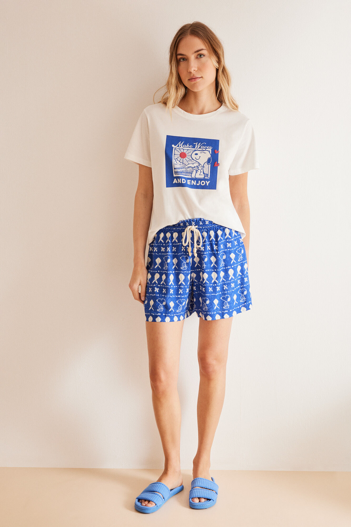 Women'secret Pantal&oacute;n corto viscosa allover Snoopy estampado