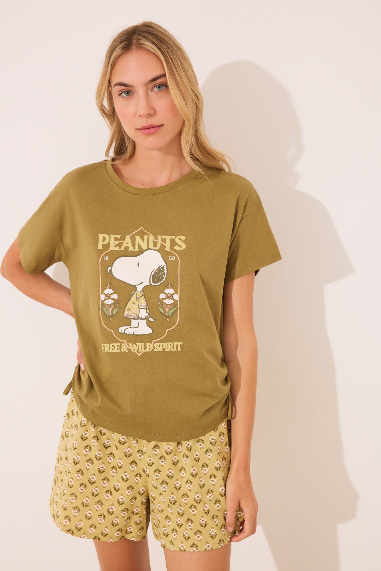 Women'secret Pijama short color caqui de Snoopy kaki