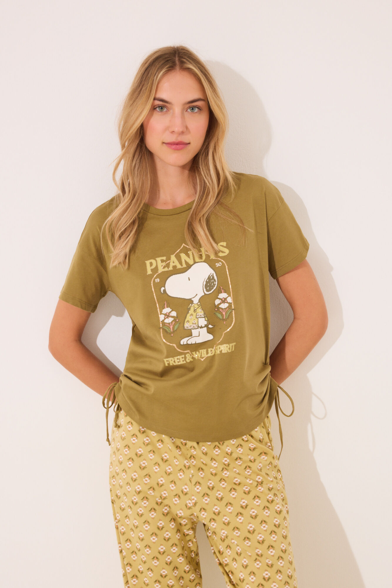 Women'secret Pijama larga de algod&oacute;n color caqui de Snoopy kaki