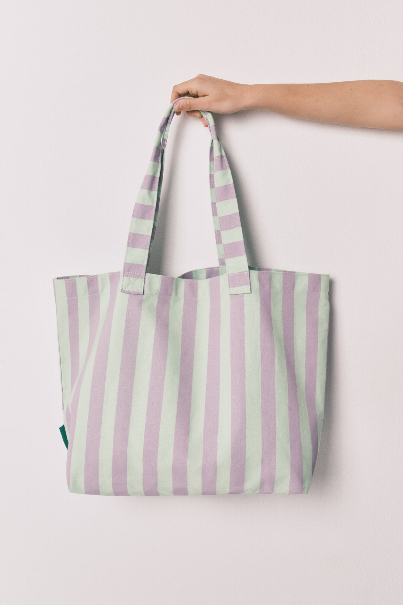 HI&BYE Bolsa tote estampado de rayas verde verde