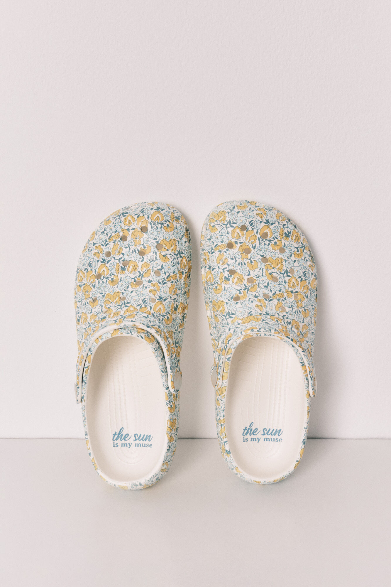 Women'secret Zapatillas de casa tipo zueco con florecitas
