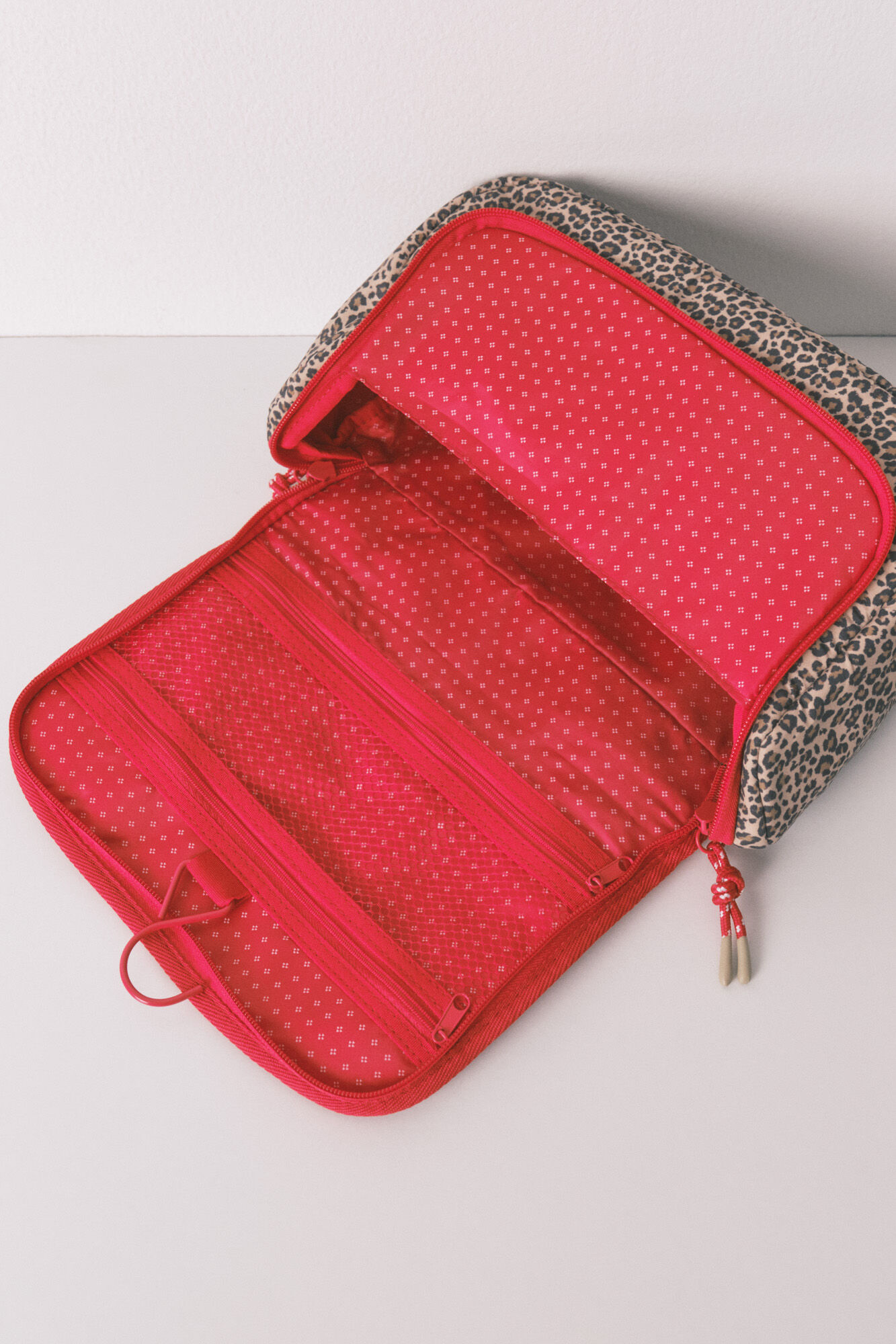 Women'secret Neceser mediano con percha con estampado animal de Snoopy  estampado