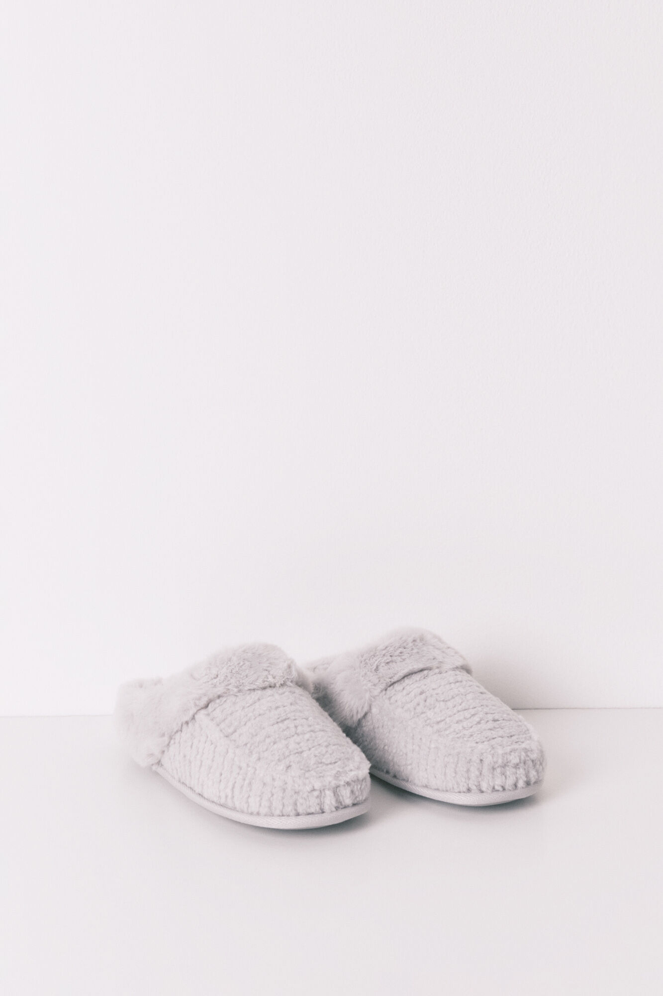 Women'secret Pantuflas para casa de piel con estampado animal