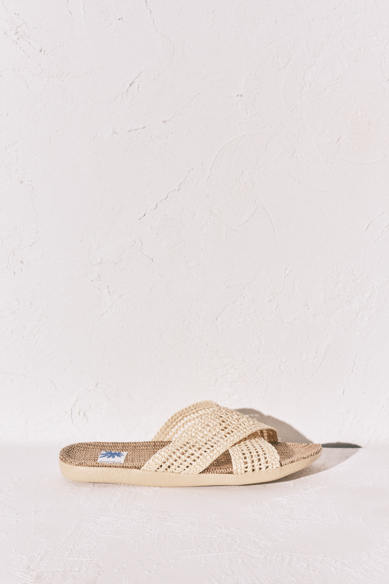 Women'secret Sandalia de tiras efecto rafia caf&eacute;