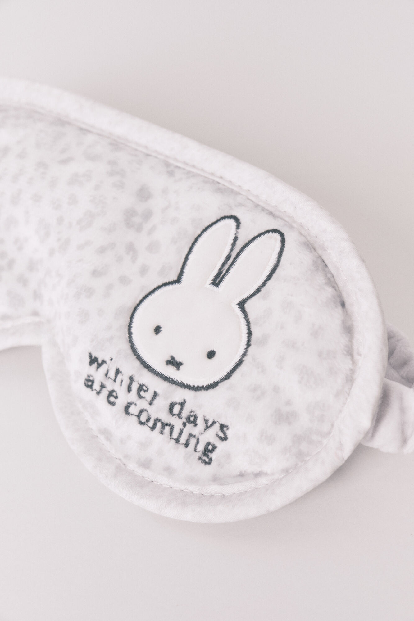 Women'secret Mascarilla con estampado animal de Miffy gris