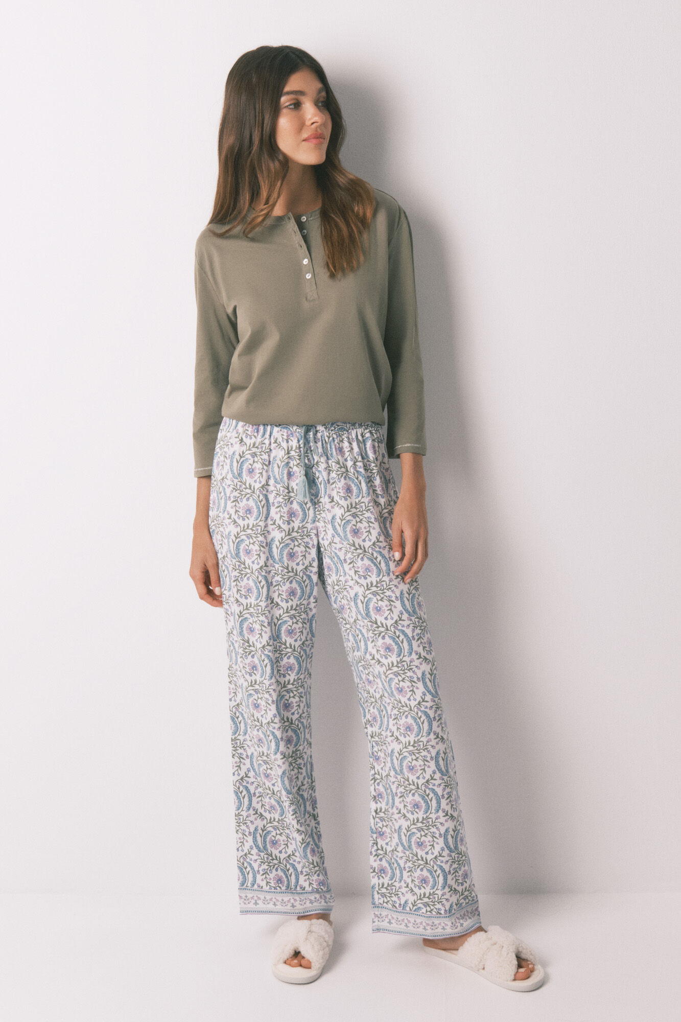 Women'secret Pantal&oacute;n largo de viscosa con estampado de flores verde