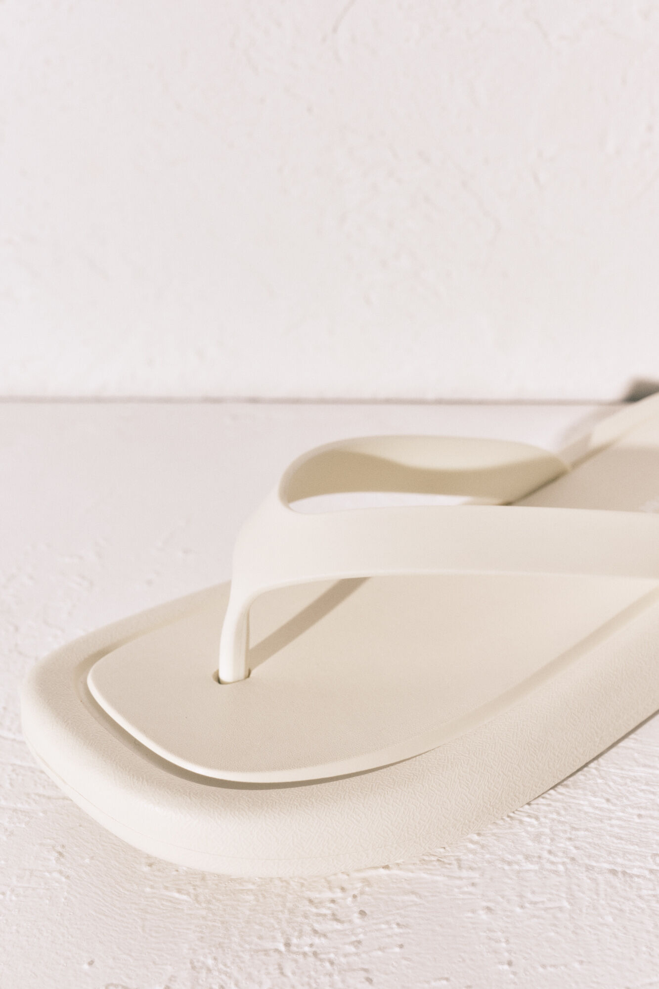 Women'secret Chanclas de suela gruesa de punta cuadrada blancas