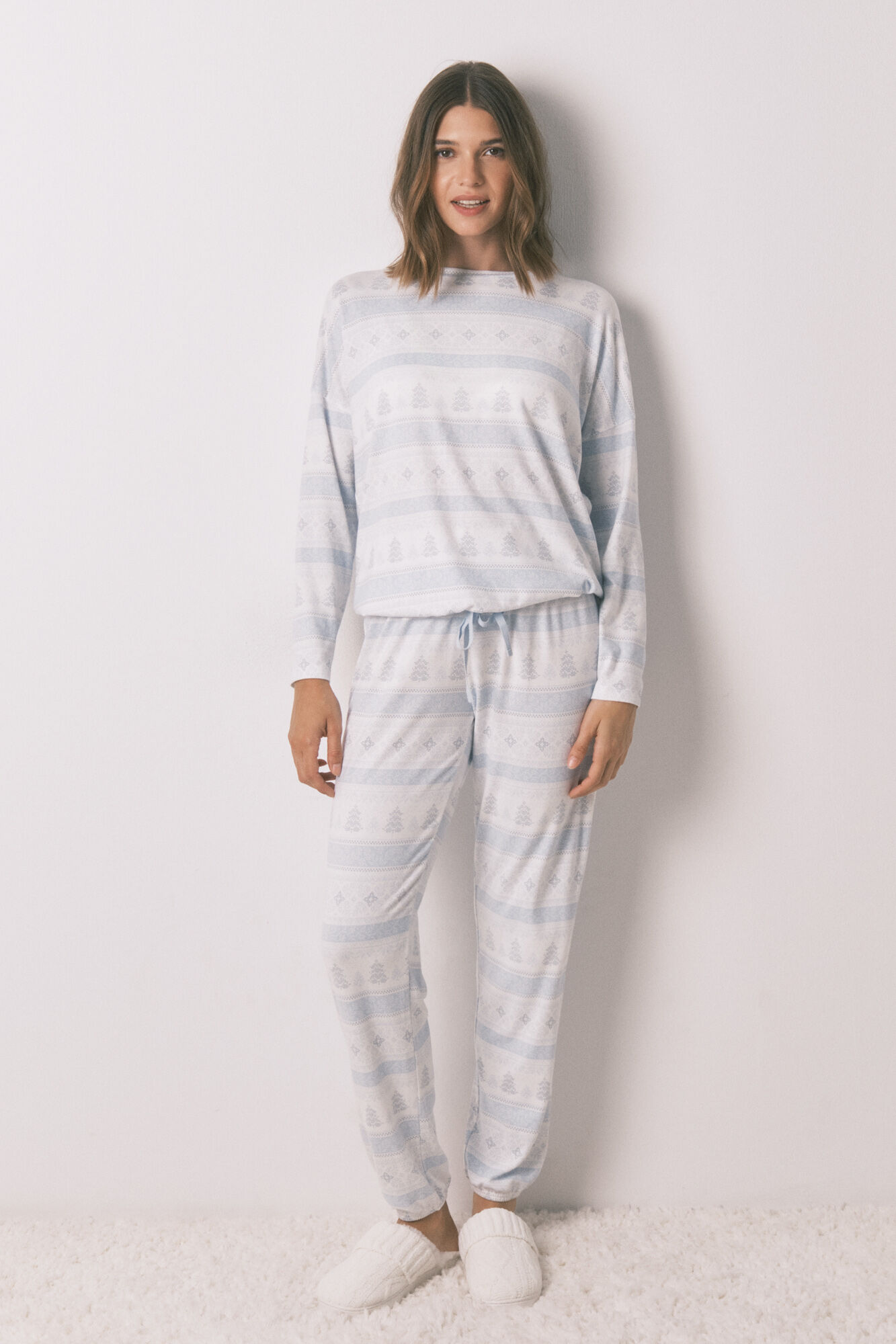 Women'secret Pijama larga de punto tejido suave con bordes azules