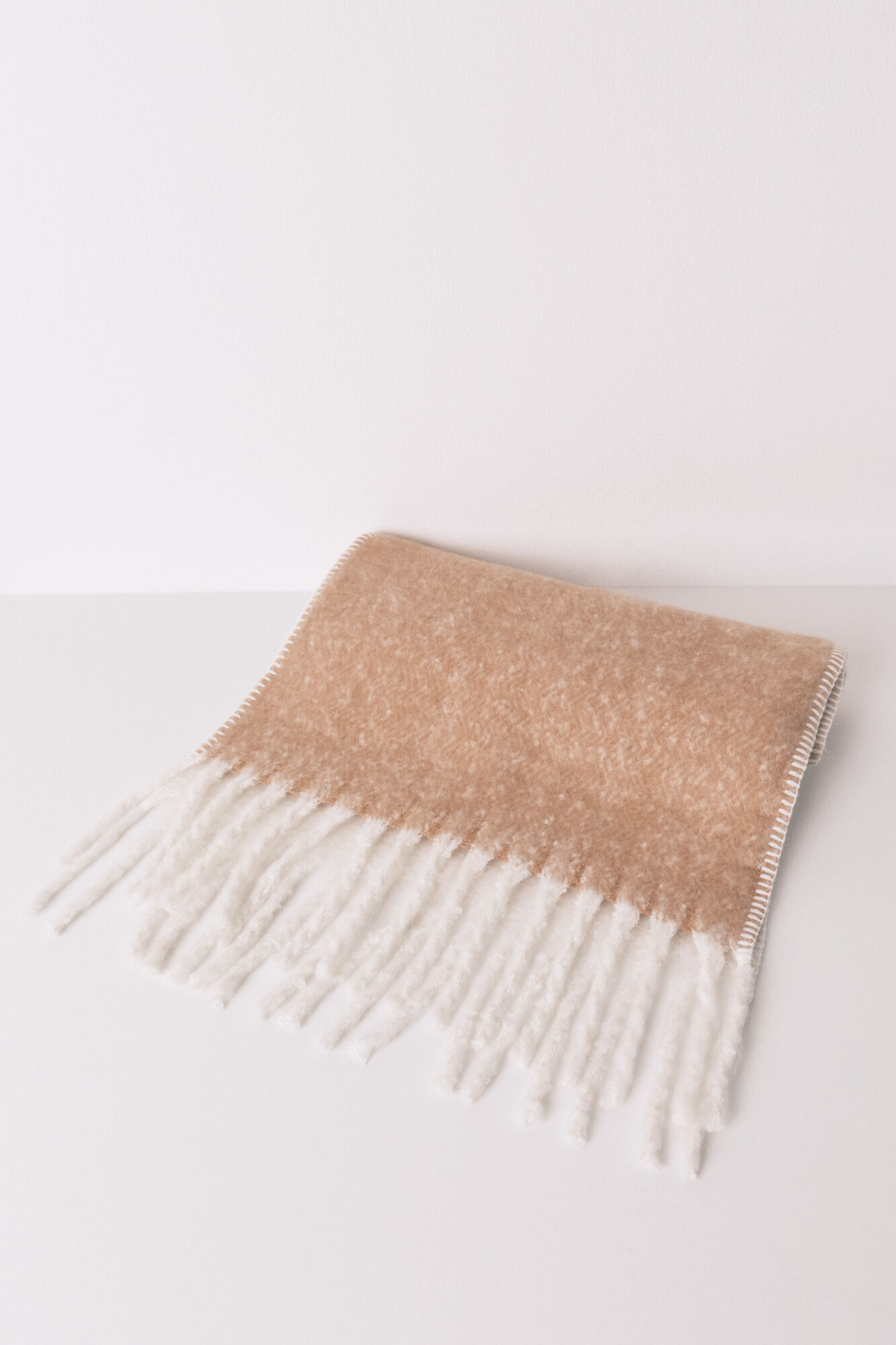 Women'secret Pa&ntilde;uelo con efecto mohair caf&eacute;