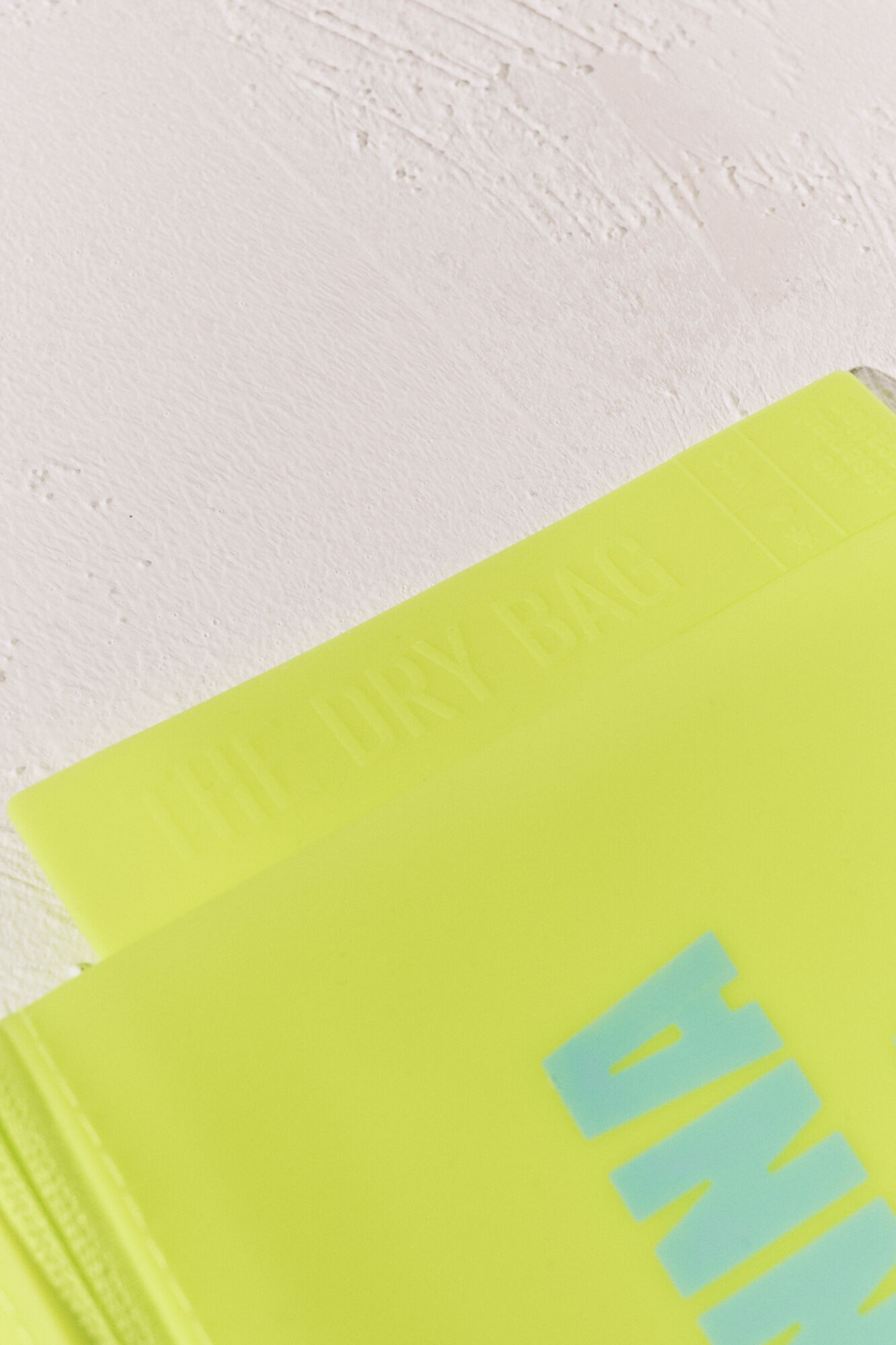 Women'secret Bolsa de traje de ba&ntilde;o impermeable amarilla verde