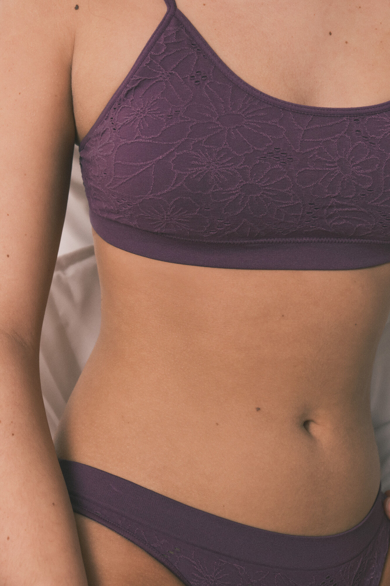 HI&BYE Brasier top sin costuras floral granate morado/lila