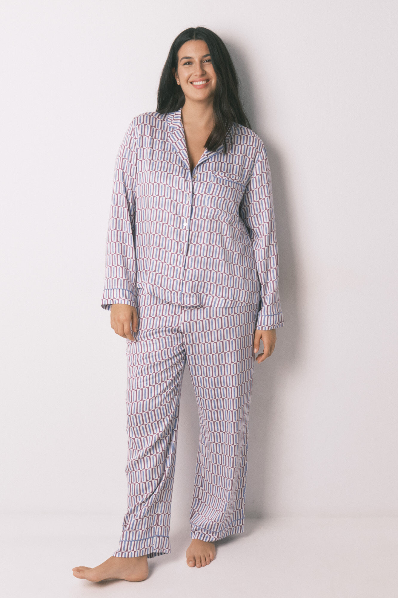 Women'secret Pijama camisera de sat&eacute;n con estampado geom&eacute;trico p&uacute;rpura