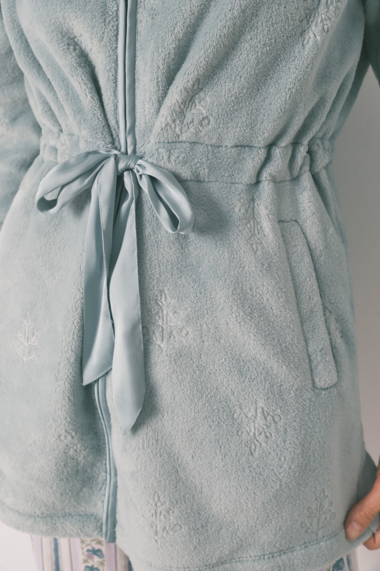 Women'secret Bata midi de polar con forro polar floral verde