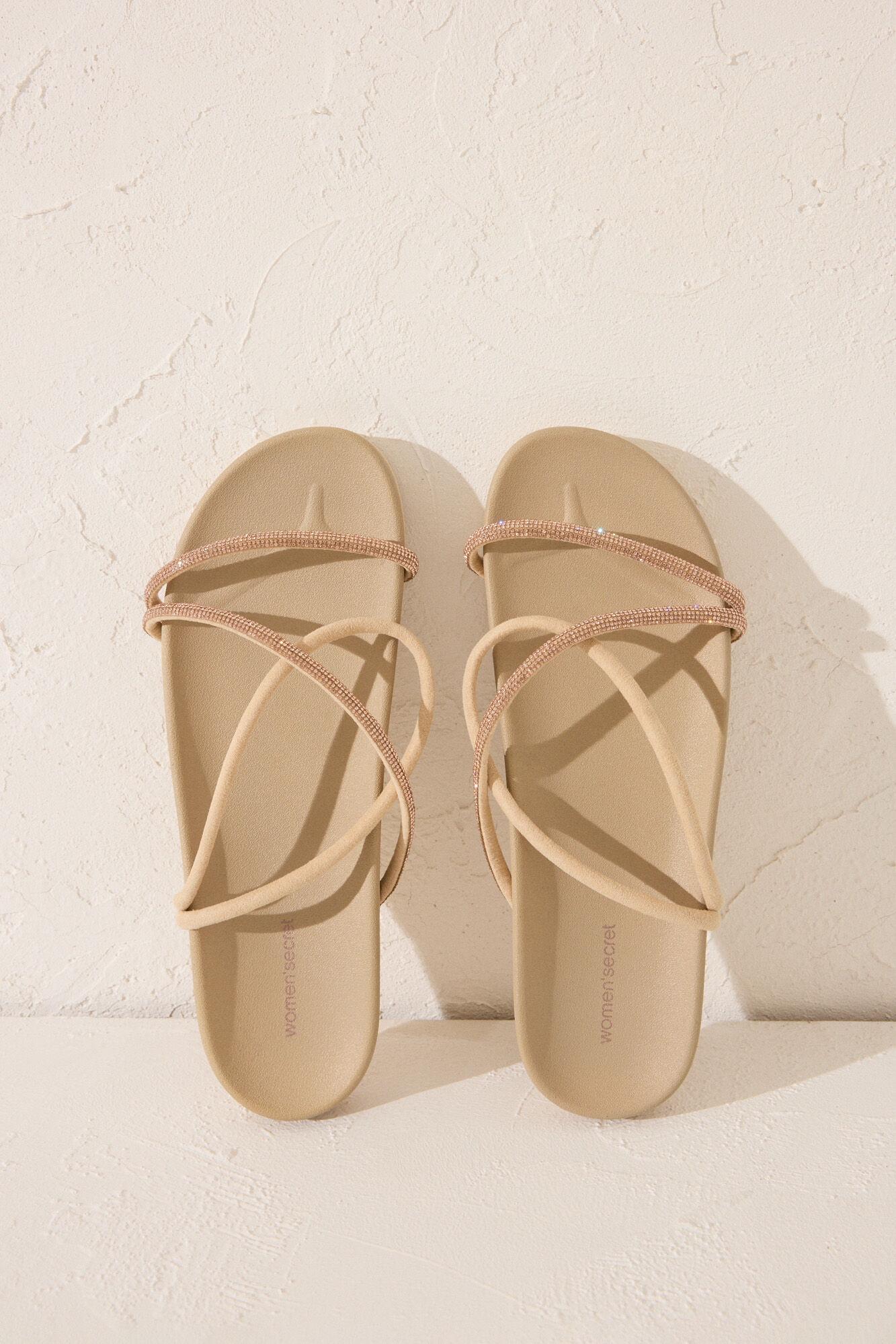 Women'secret Chanclas impermeables con suela c&oacute;moda  caf&eacute;