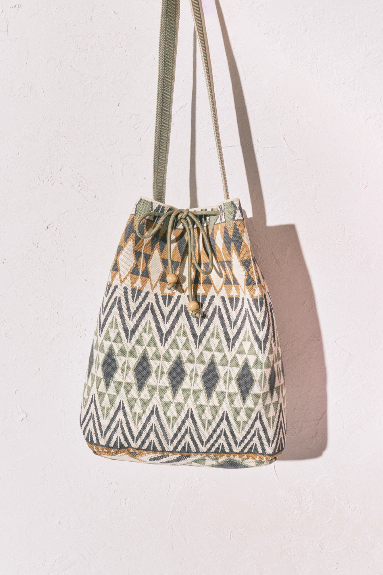 Women'secret Bolsa saco estampado jacquard kaki