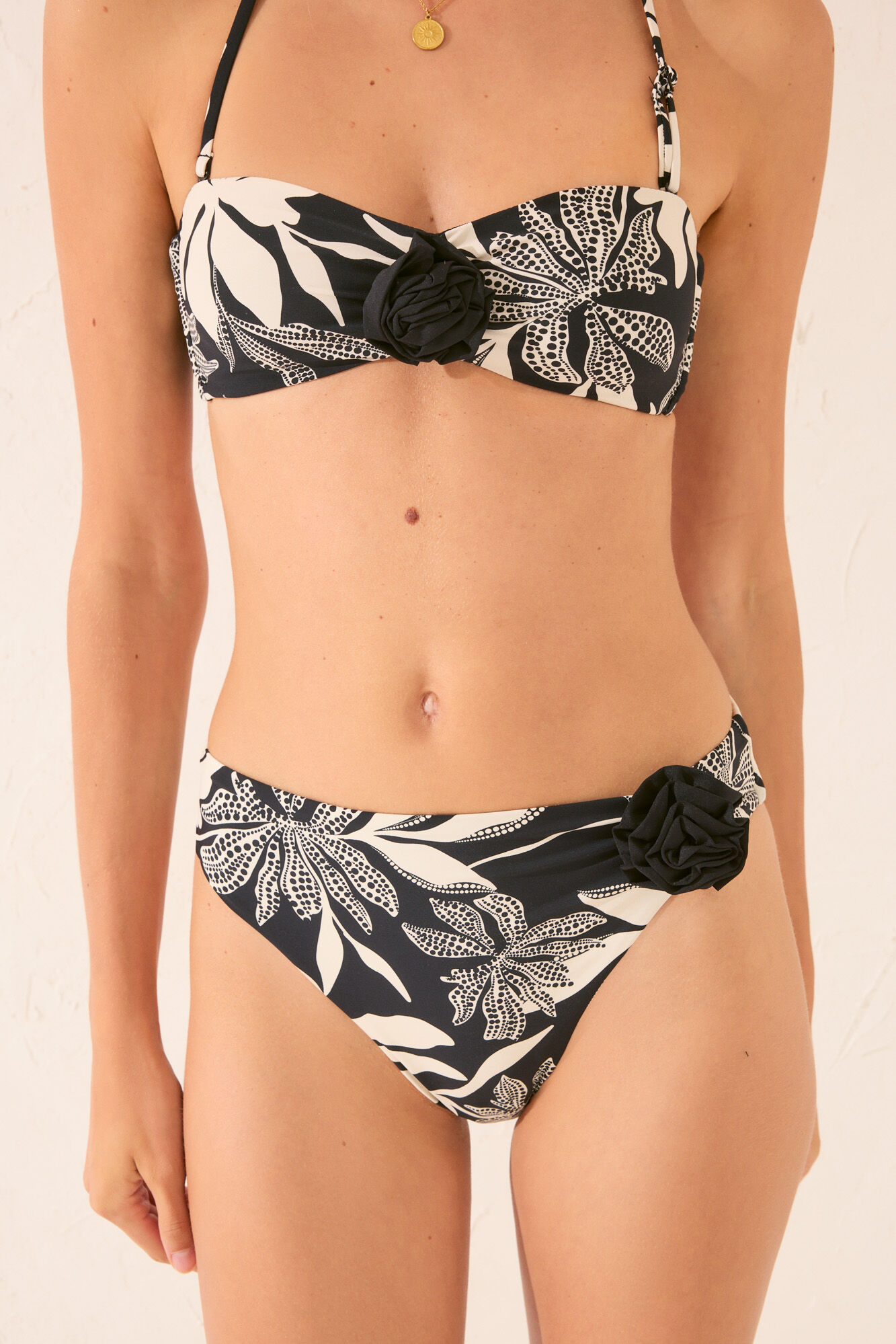 Women'secret Panty de bikini cl&aacute;sica con estampado floral negro