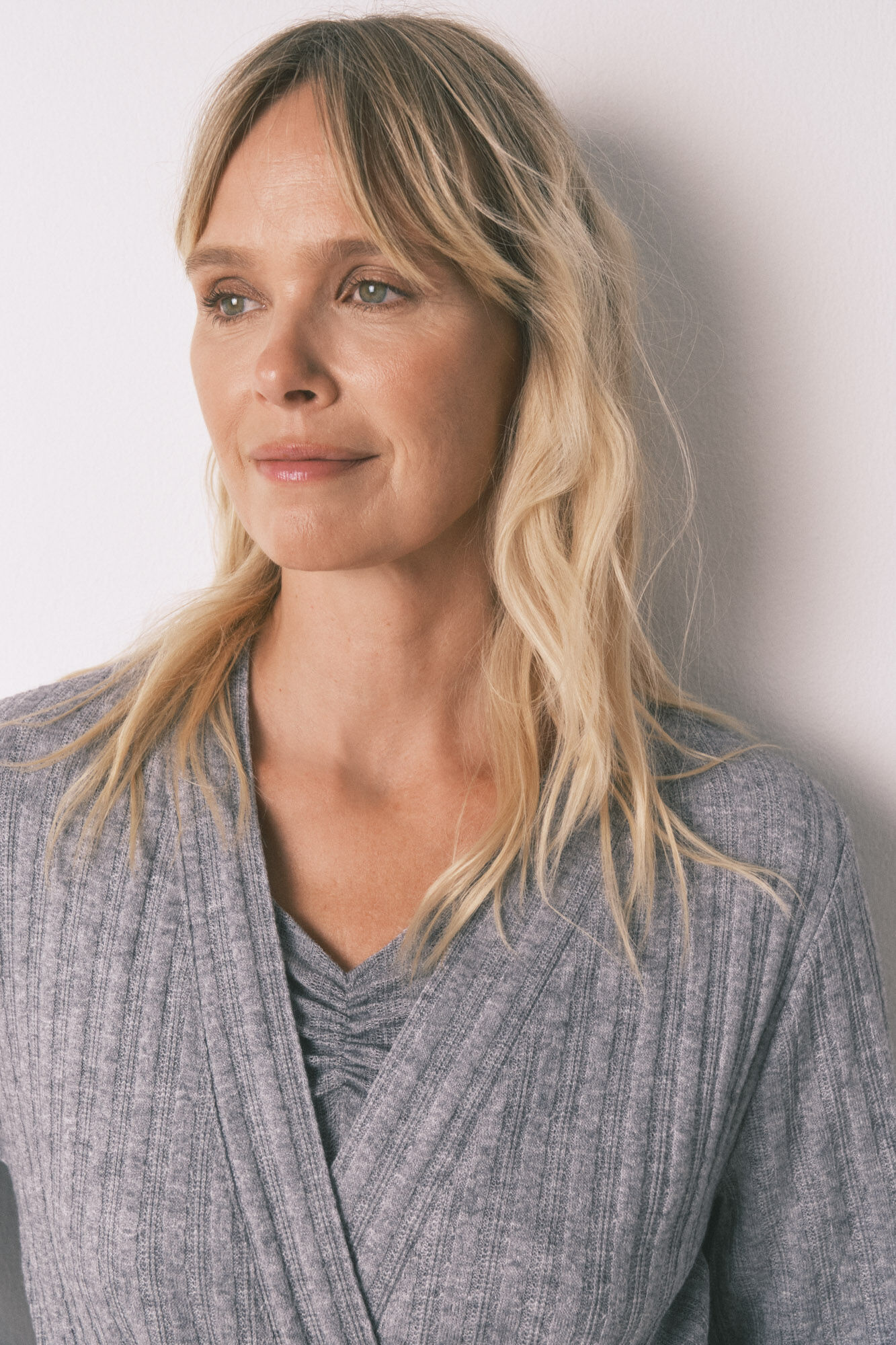 Women'secret Bata midi de tejido gris gris