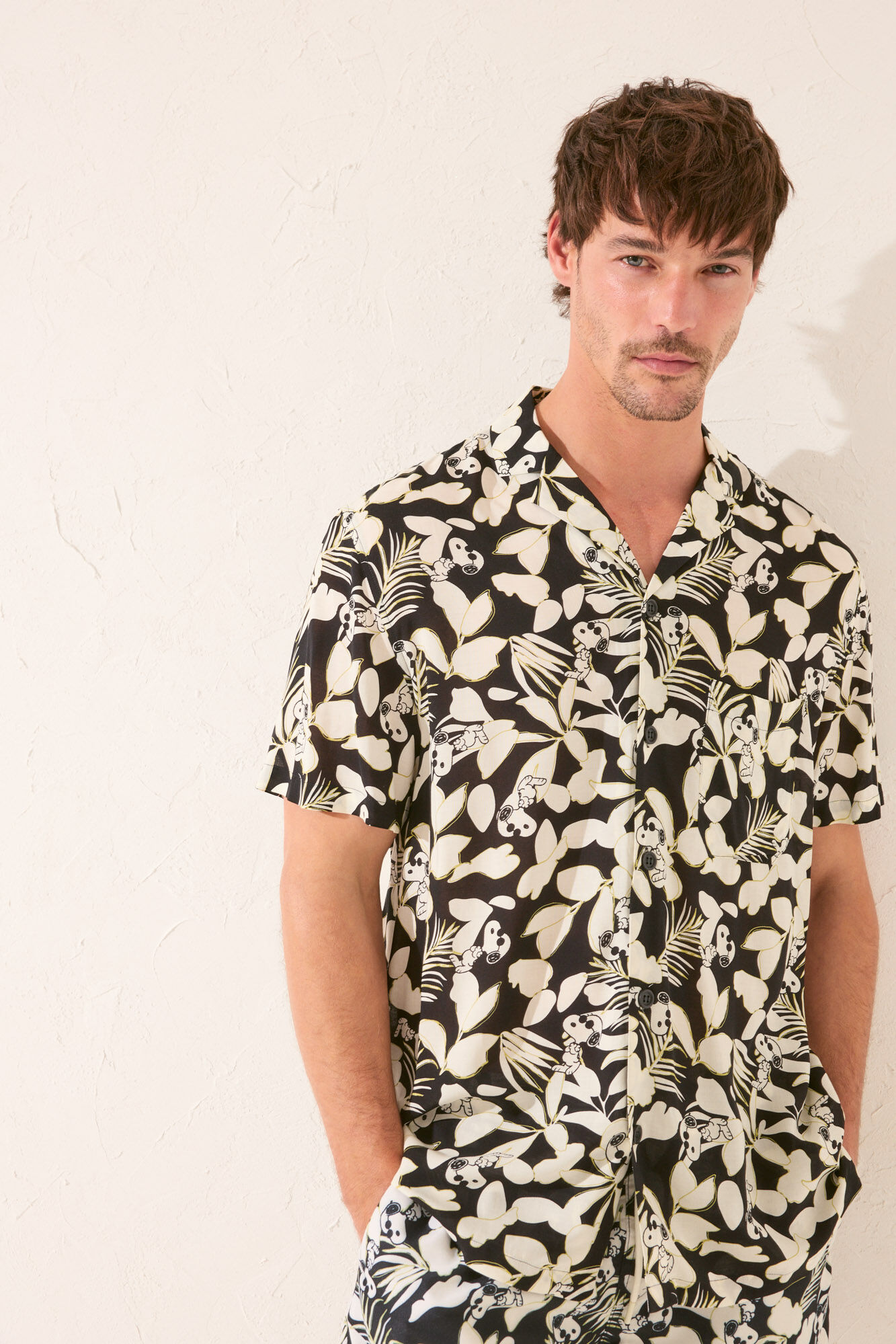 Women'secret Camisa de hombre con estampado tropical de Snoopy negro