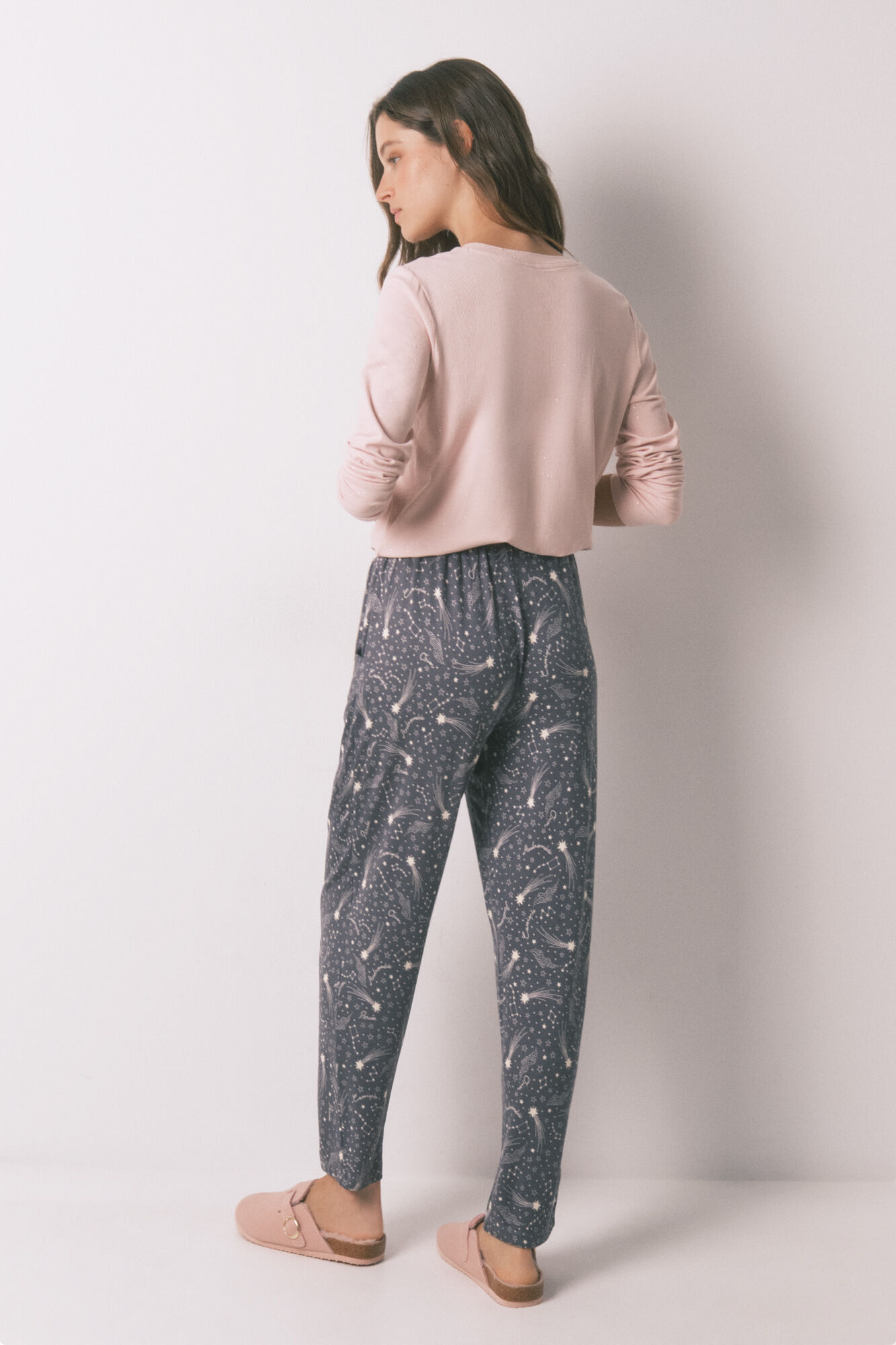 Women'secret Pantal&oacute;n largo y tejido con estrellas grises suaves gris