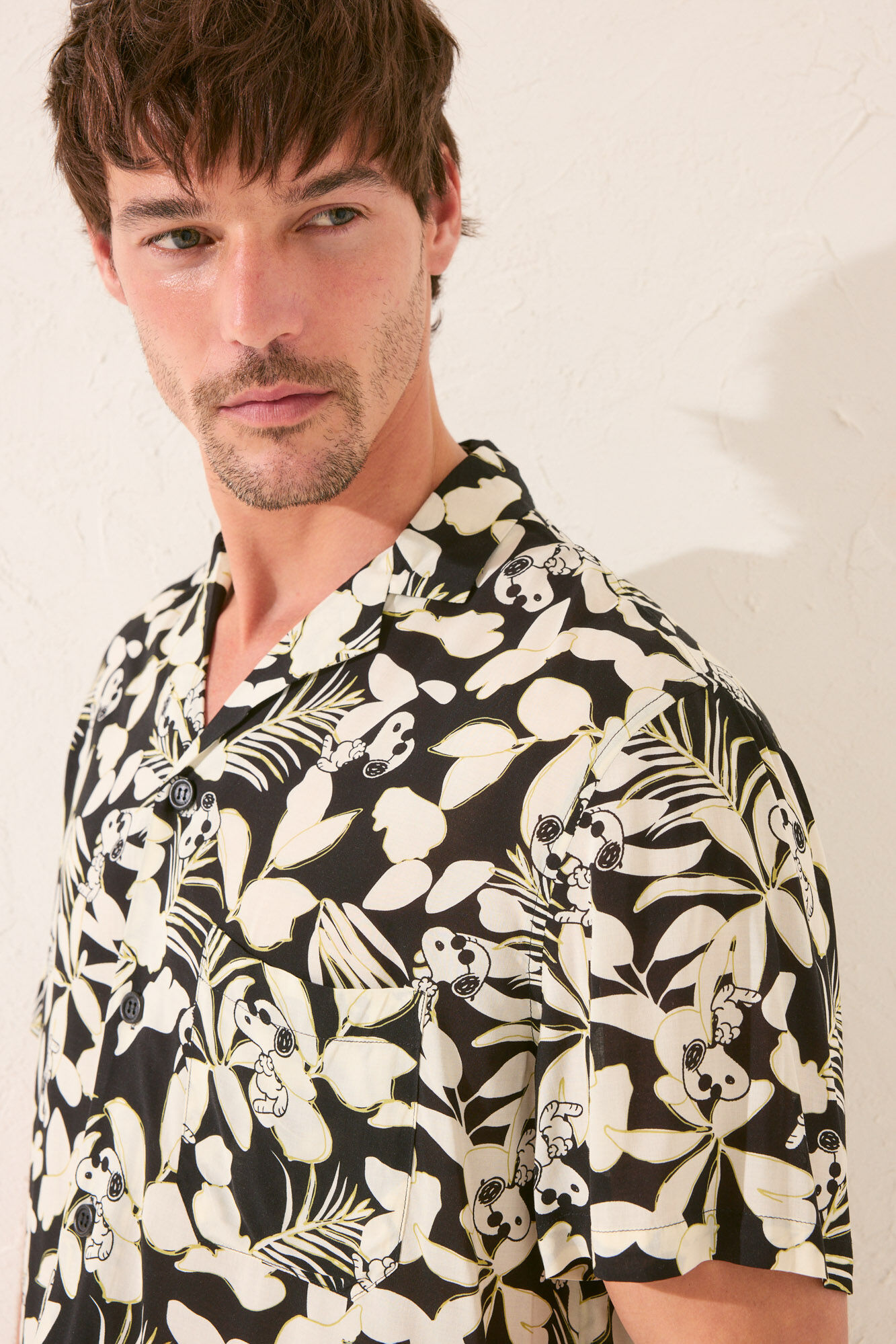 Women'secret Camisa de hombre con estampado tropical de Snoopy negro