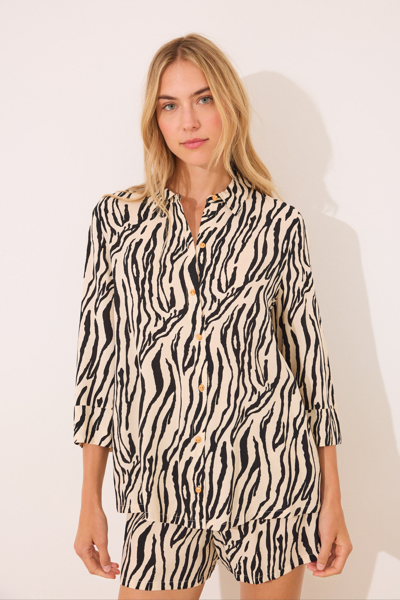 Women'secret Conjunto de camisa y pantal&oacute;n con estampado animal caf&eacute;
