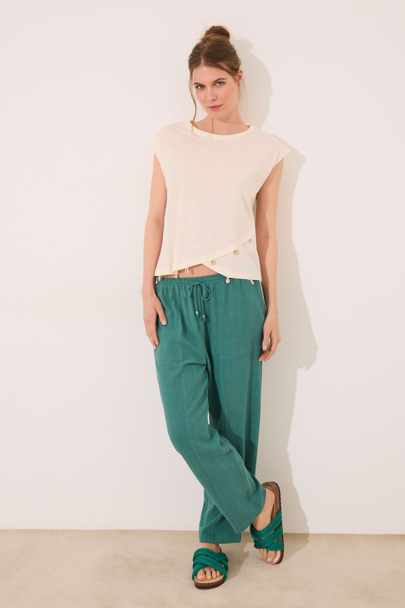Women'secret Pantal&oacute;n capri de lino y viscosa verde verde