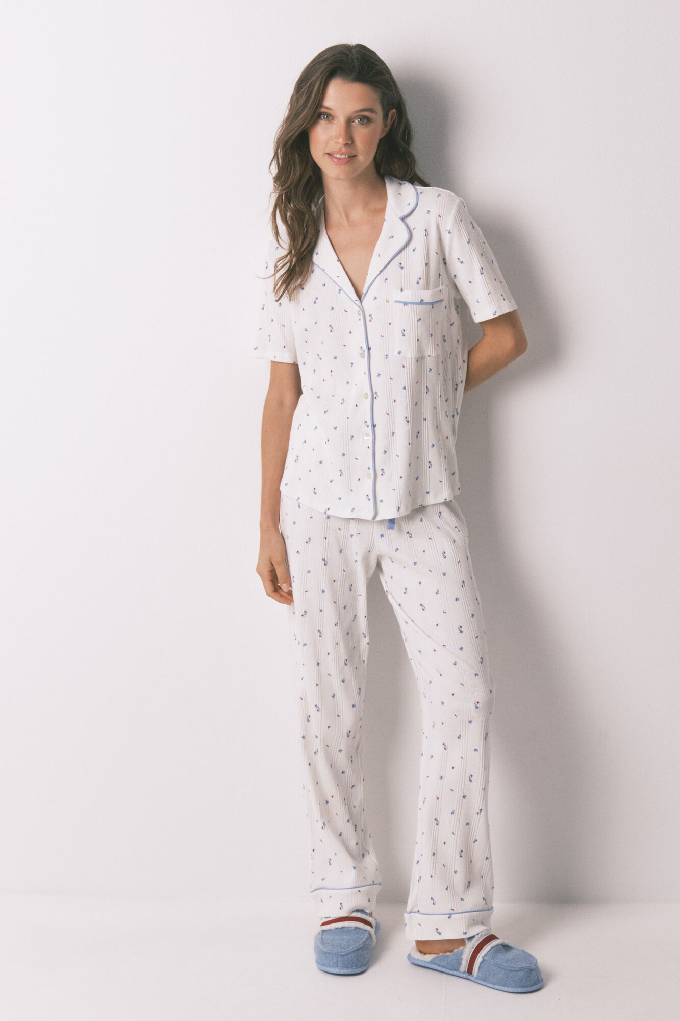 Women'secret Pijama camisera de algod&oacute;n con estampado floral blanco 